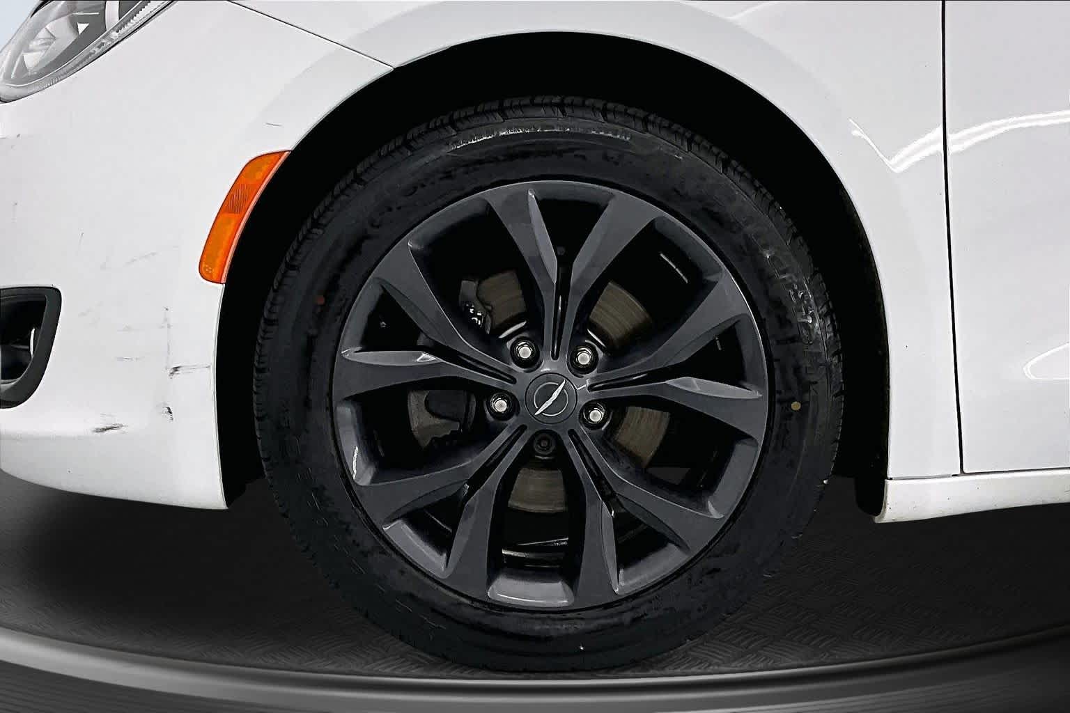Thumbnail: 2020 Chrysler Pacifica - 8