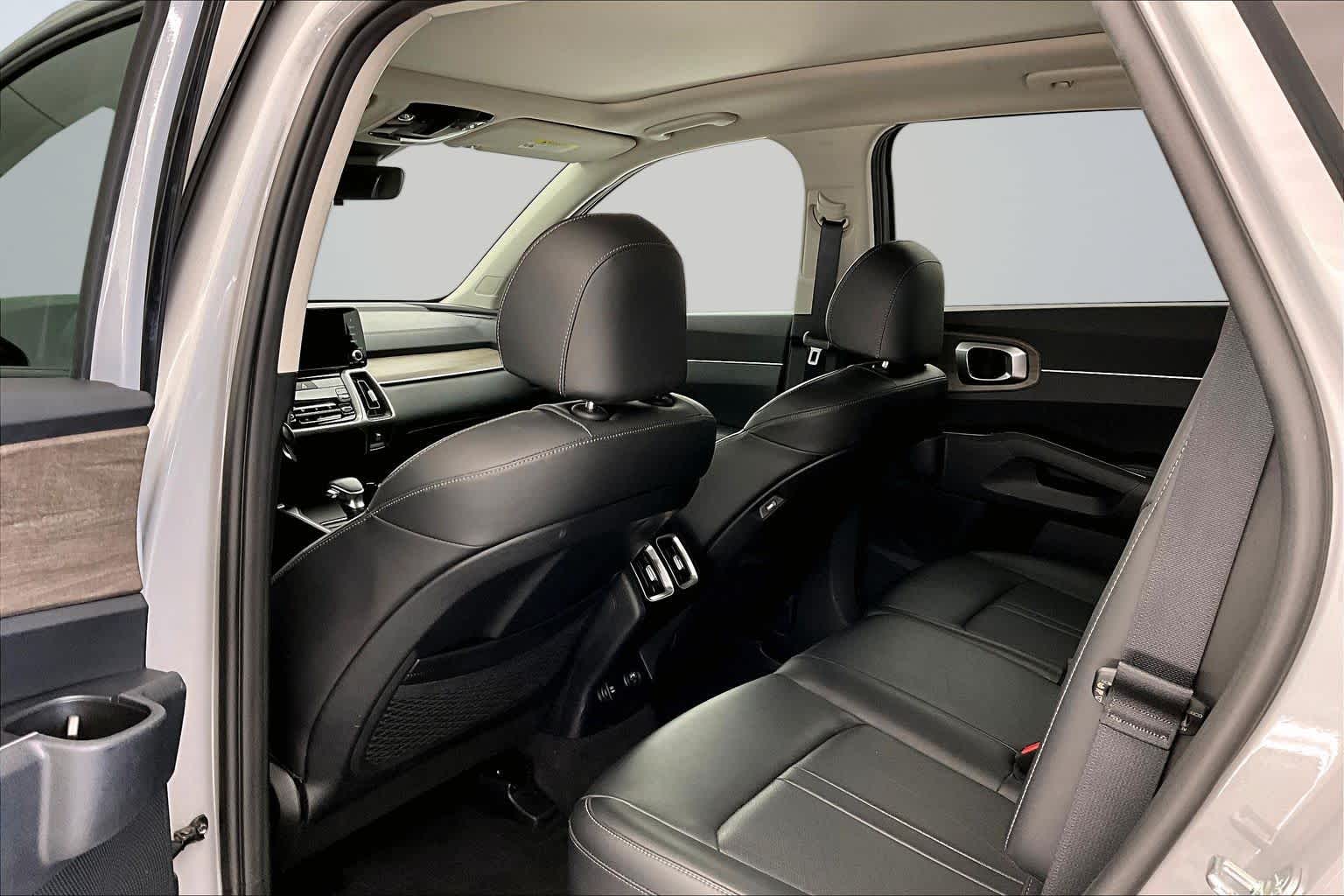 Thumbnail: 2023 Kia Sorento - 12