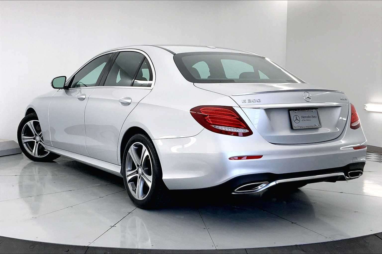 Thumbnail: 2017 Mercedes-Benz E-Class - 4
