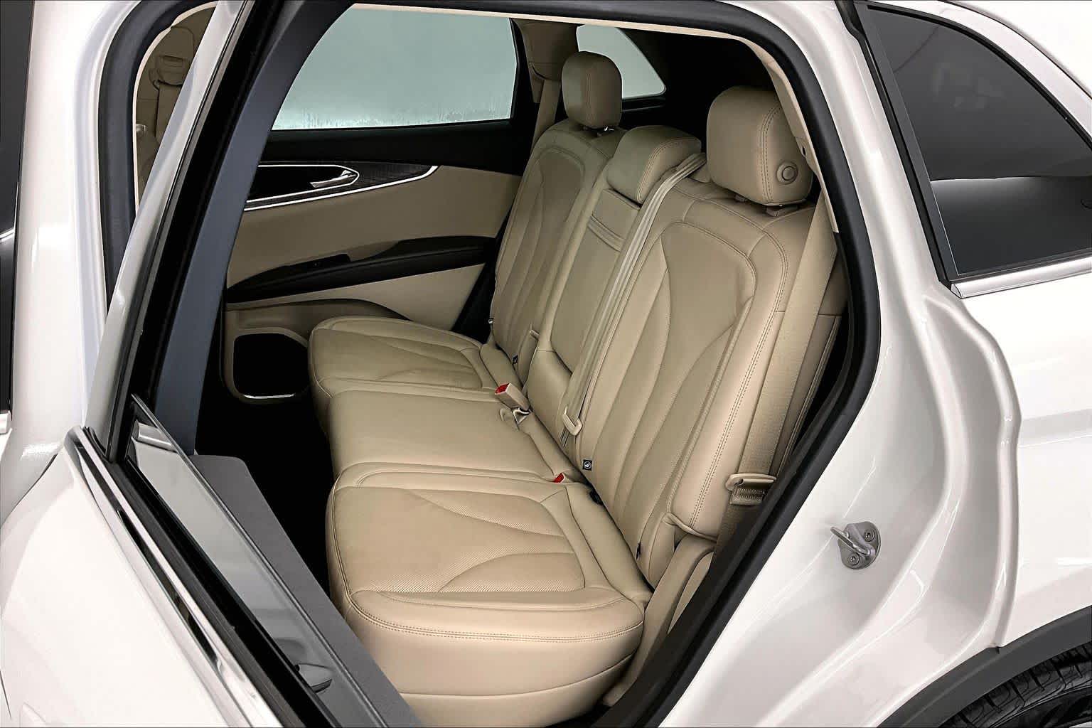 Thumbnail: 2020 Lincoln Nautilus - 13