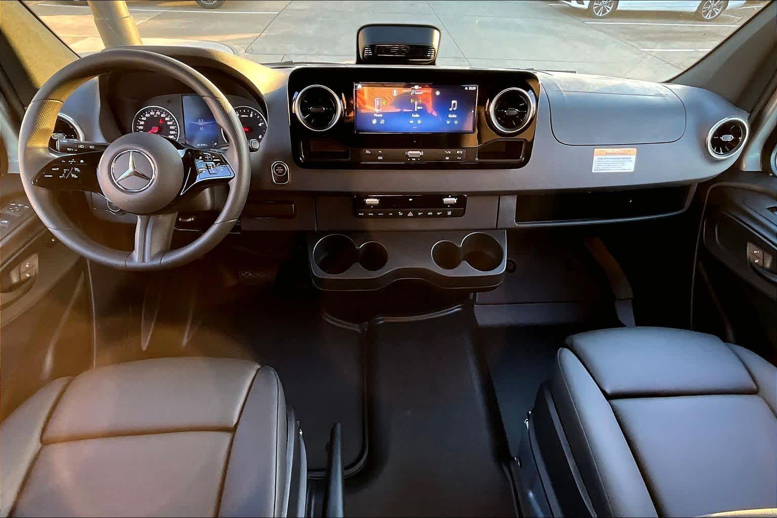 Thumbnail: 2025 Mercedes-Benz Sprinter - 10