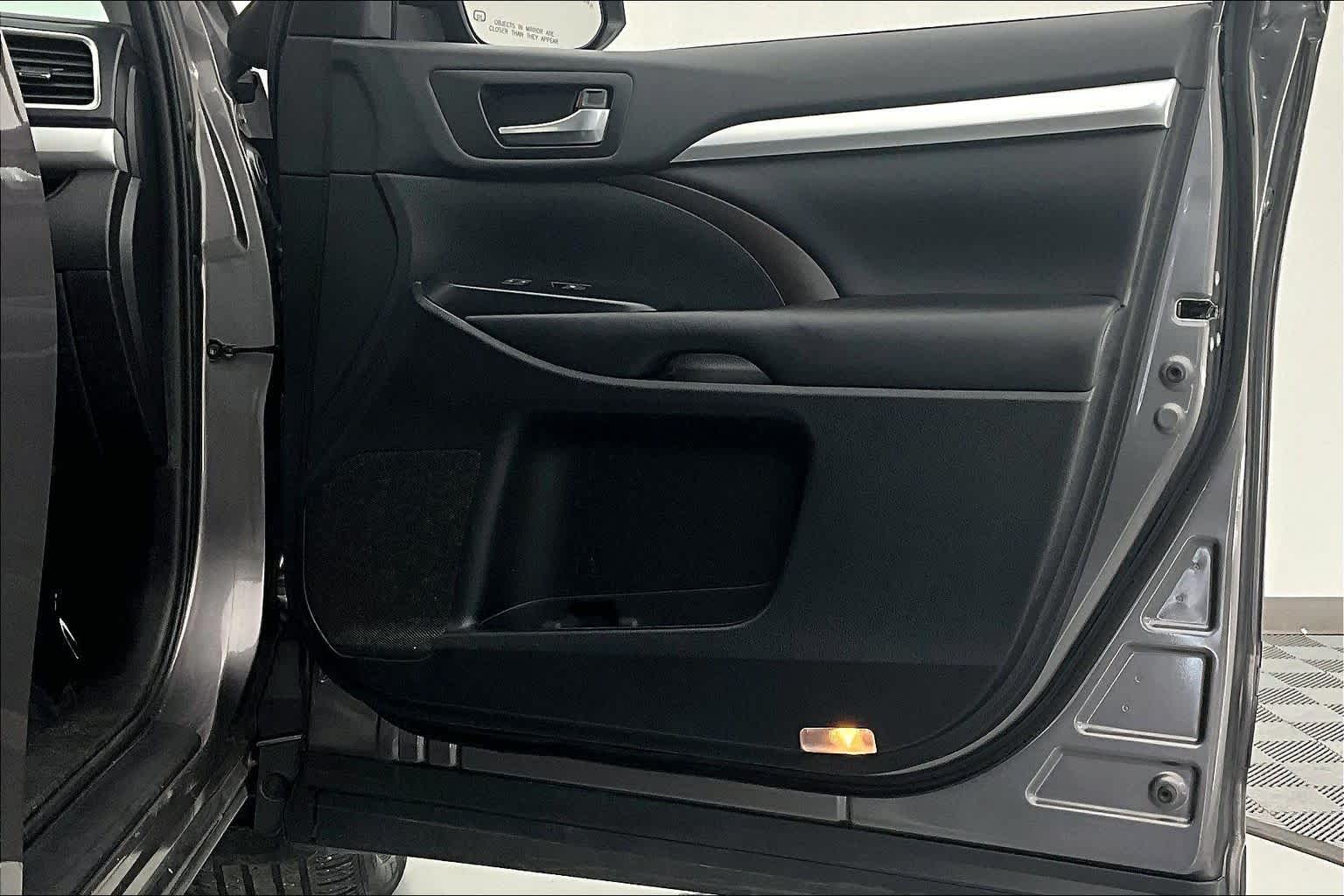 Thumbnail: 2019 Toyota Highlander - 24