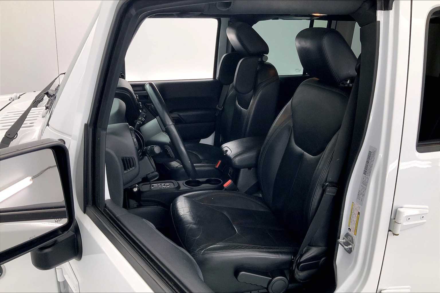 2015 Jeep Wrangler Unlimited Sahara 10