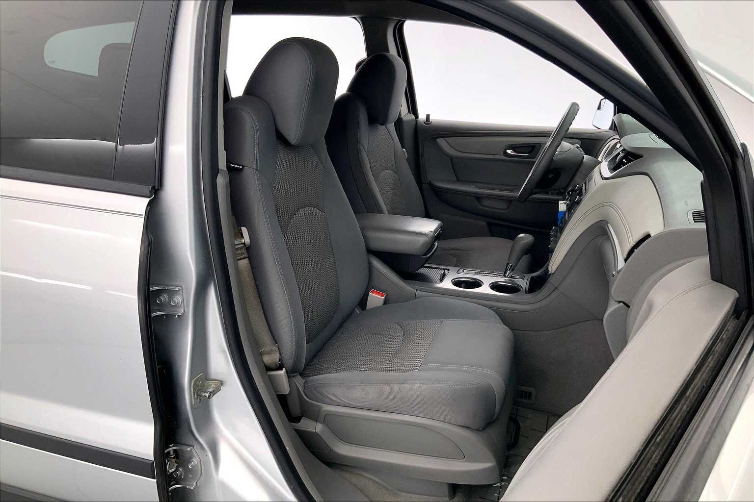 Thumbnail: 2014 Chevrolet Traverse - 14