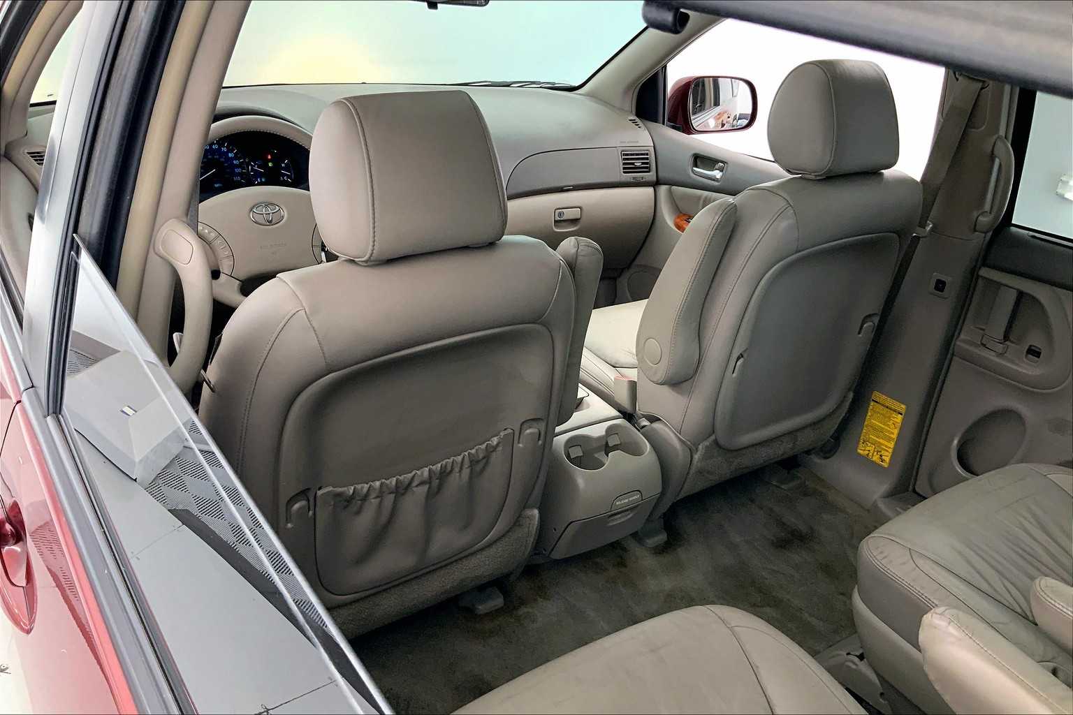 Thumbnail: 2008 Toyota Sienna - 12