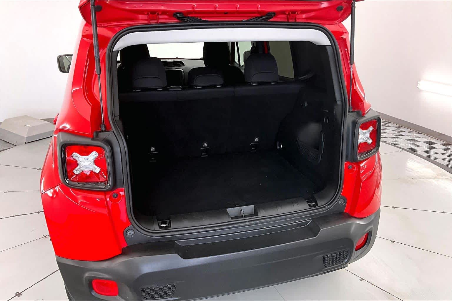 Thumbnail: 2018 Jeep Renegade - 19