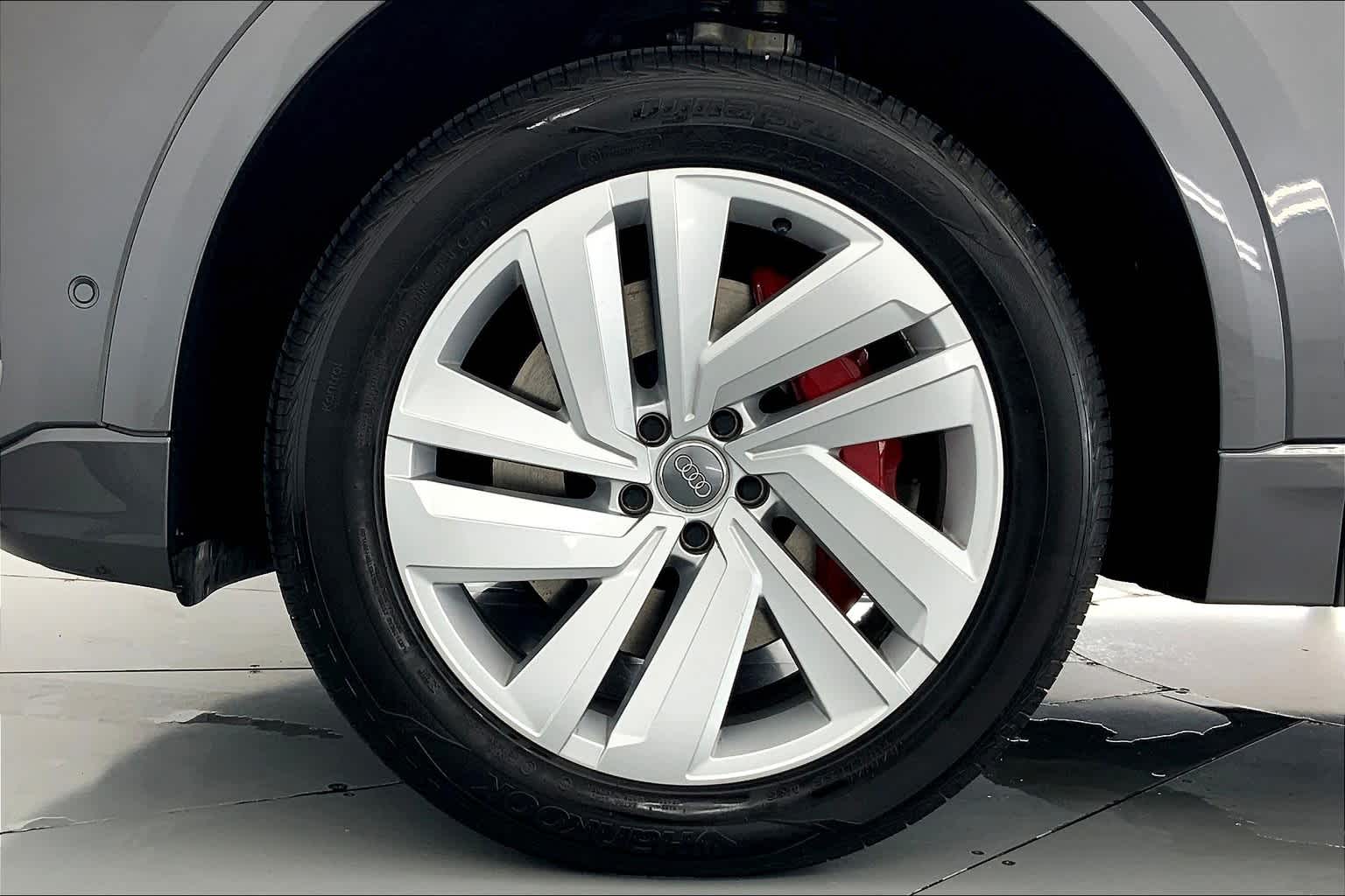 Thumbnail: 2019 Audi Q8 - 8