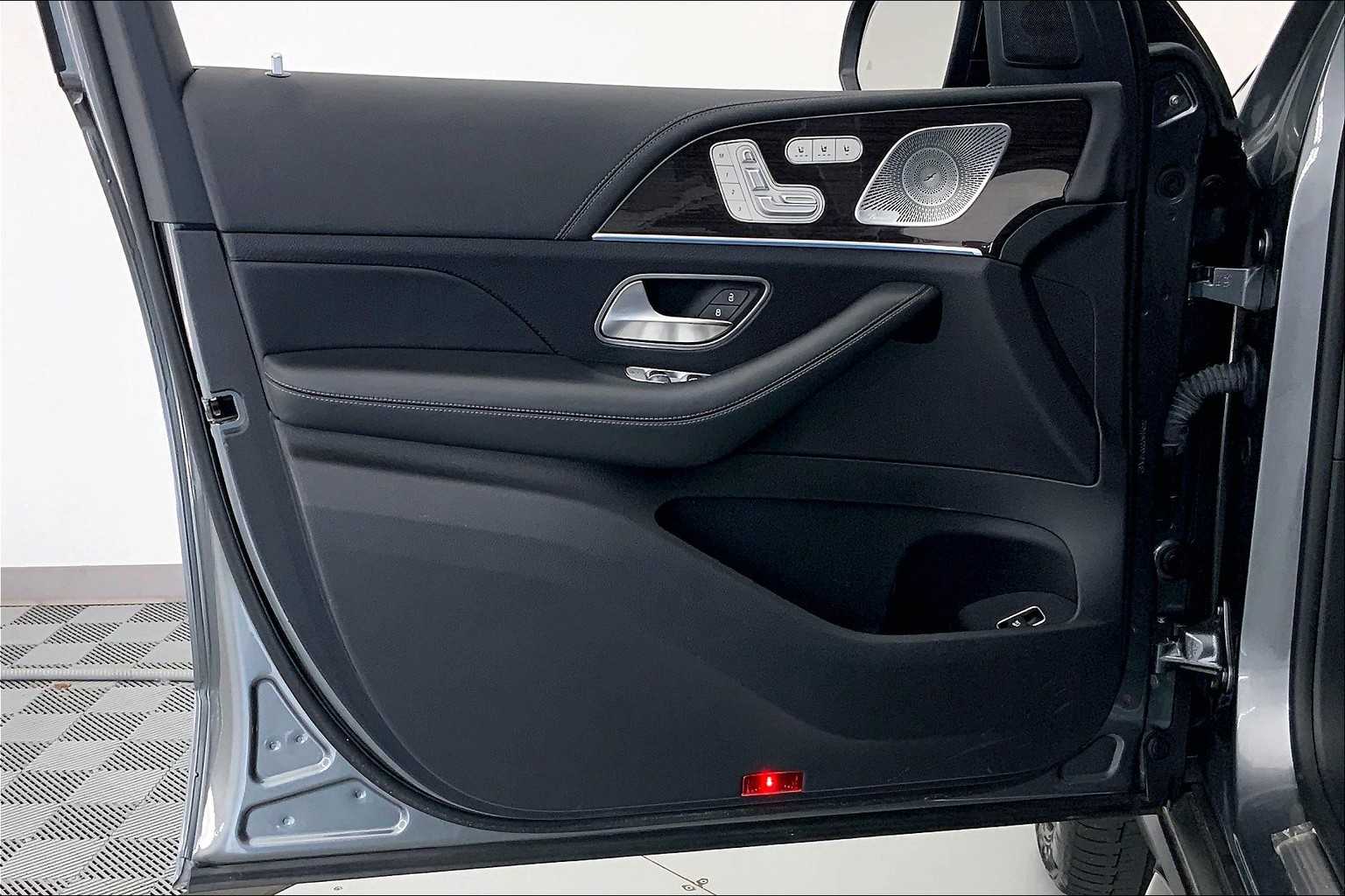 Thumbnail: 2021 Mercedes-Benz GLS - 23