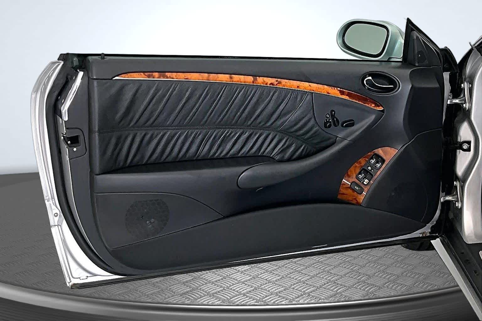 Thumbnail: 2005 Mercedes-Benz CLK - 23