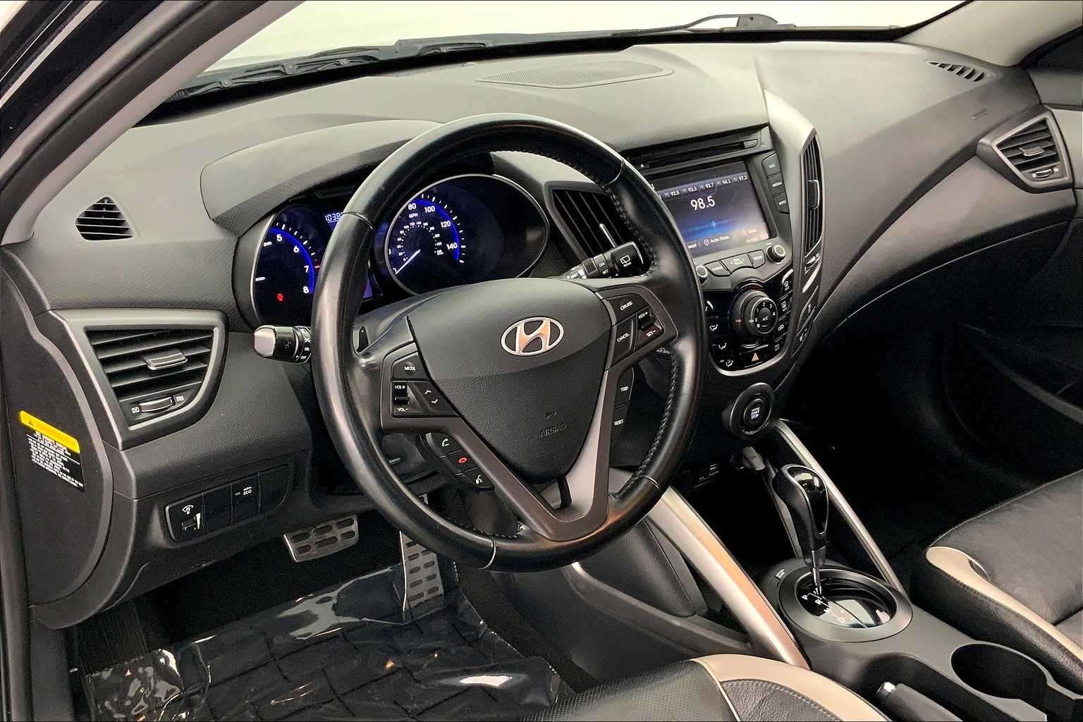 Thumbnail: 2015 Hyundai Veloster - 2
