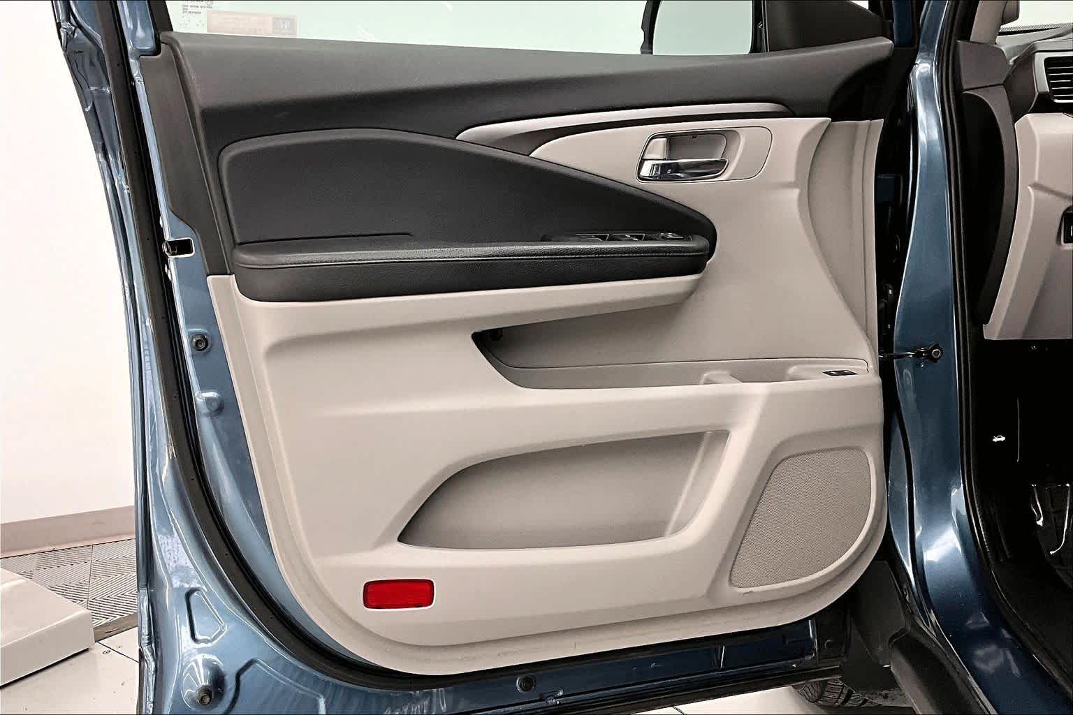 Thumbnail: 2018 Honda Pilot - 23