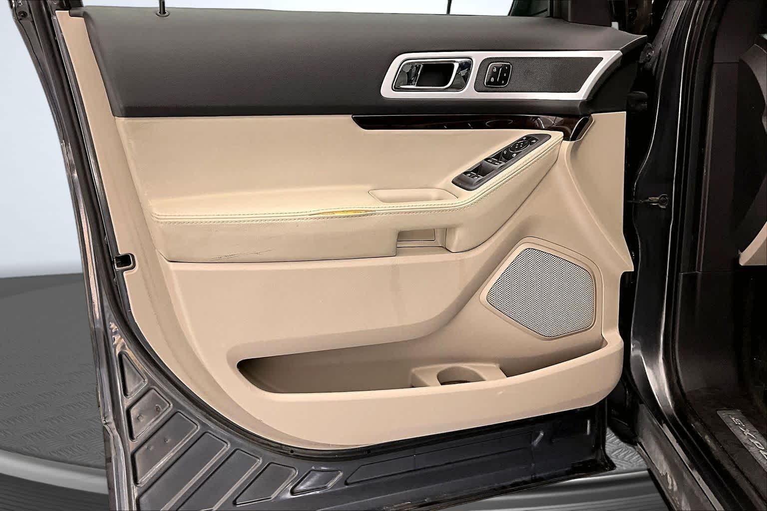 Thumbnail: 2015 Ford Explorer - 23