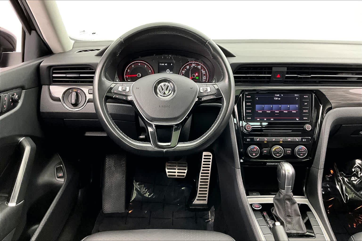 Thumbnail: 2020 Volkswagen Passat - 15