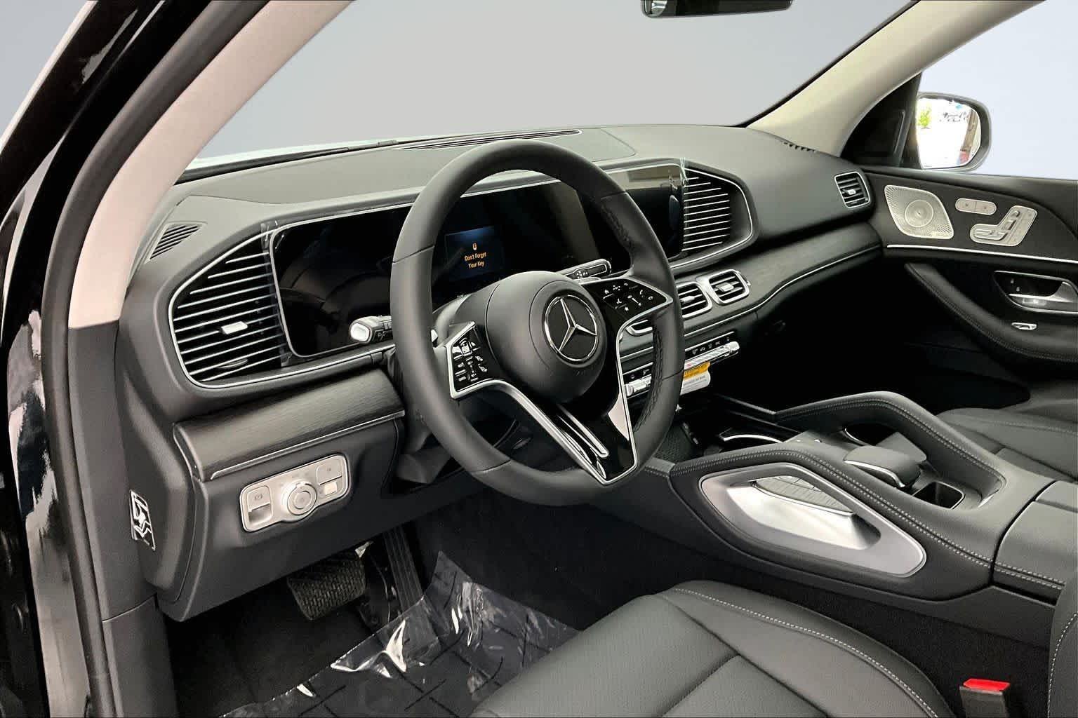 Thumbnail: 2026 Mercedes-Benz GLE - 2