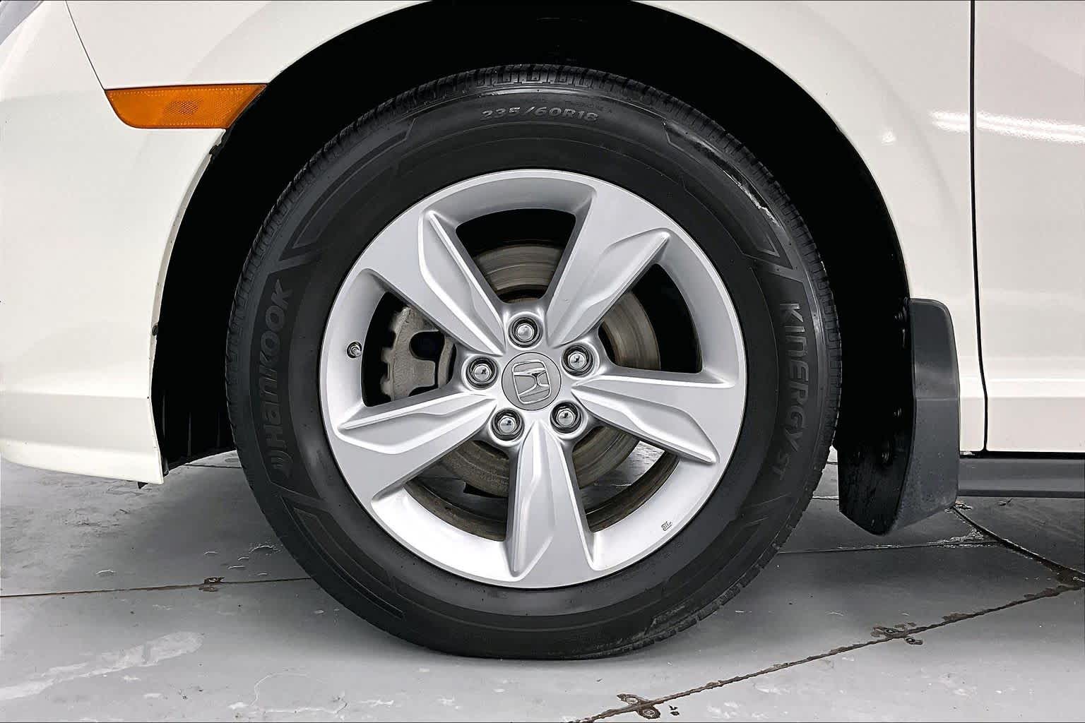 Thumbnail: 2019 Honda Odyssey - 8