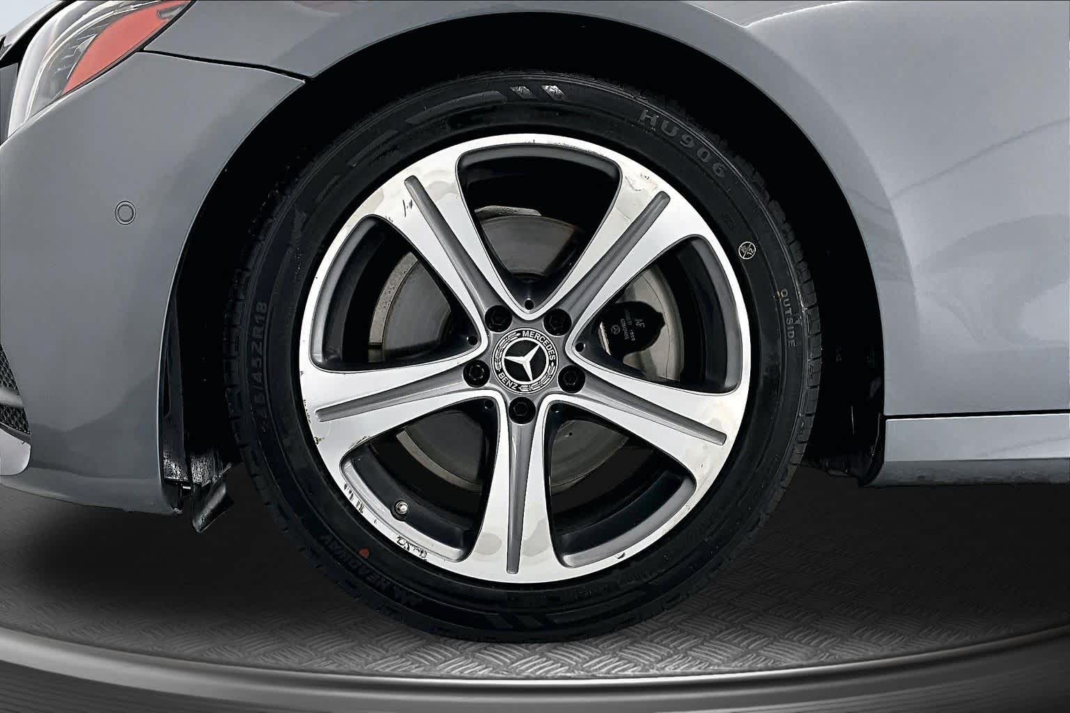 Thumbnail: 2019 Mercedes-Benz E-Class - 8