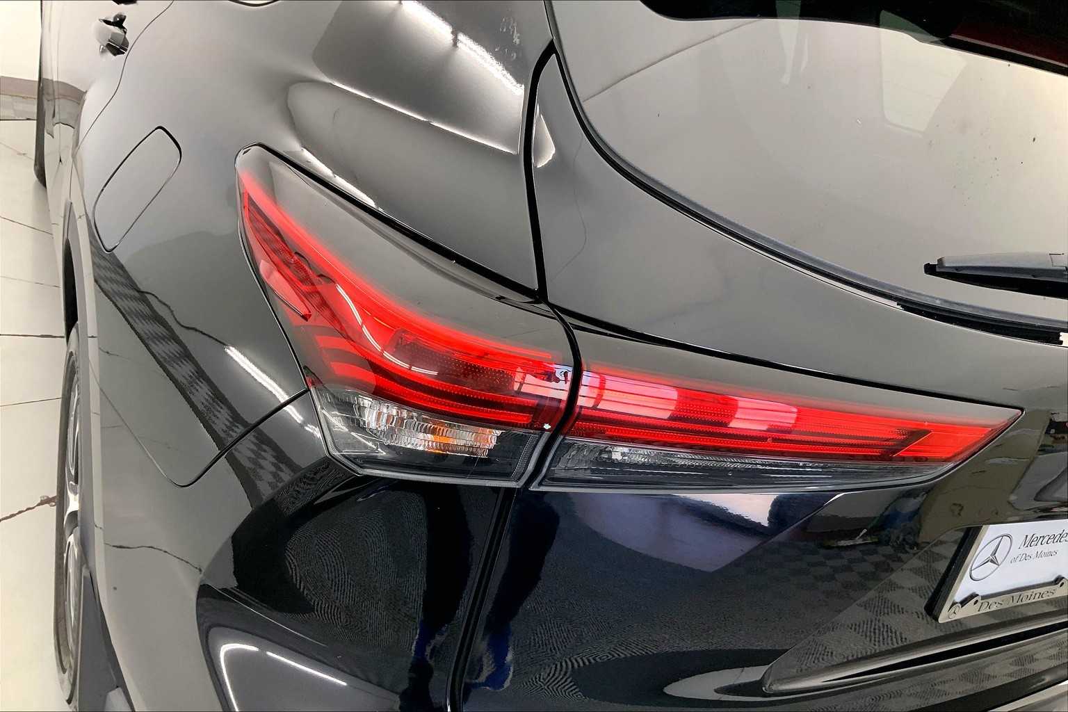 Thumbnail: 2021 Toyota Highlander - 25
