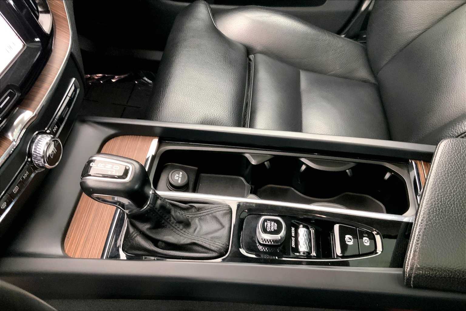 Thumbnail: 2019 Volvo XC60 - 17