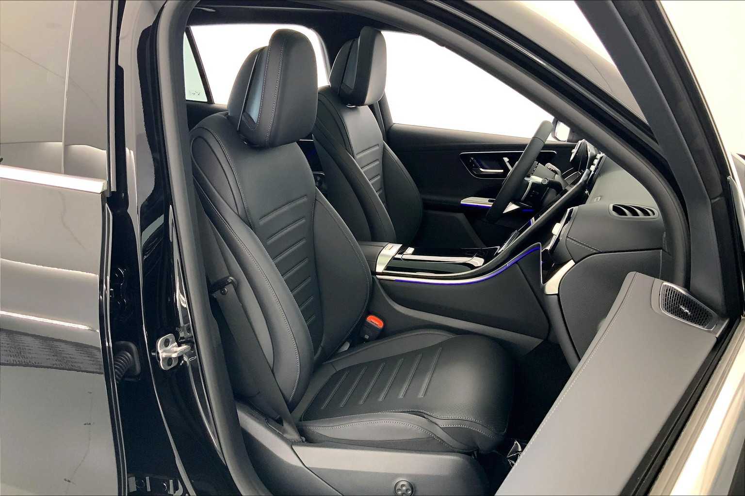 Thumbnail: 2025 Mercedes-Benz GLC - 14