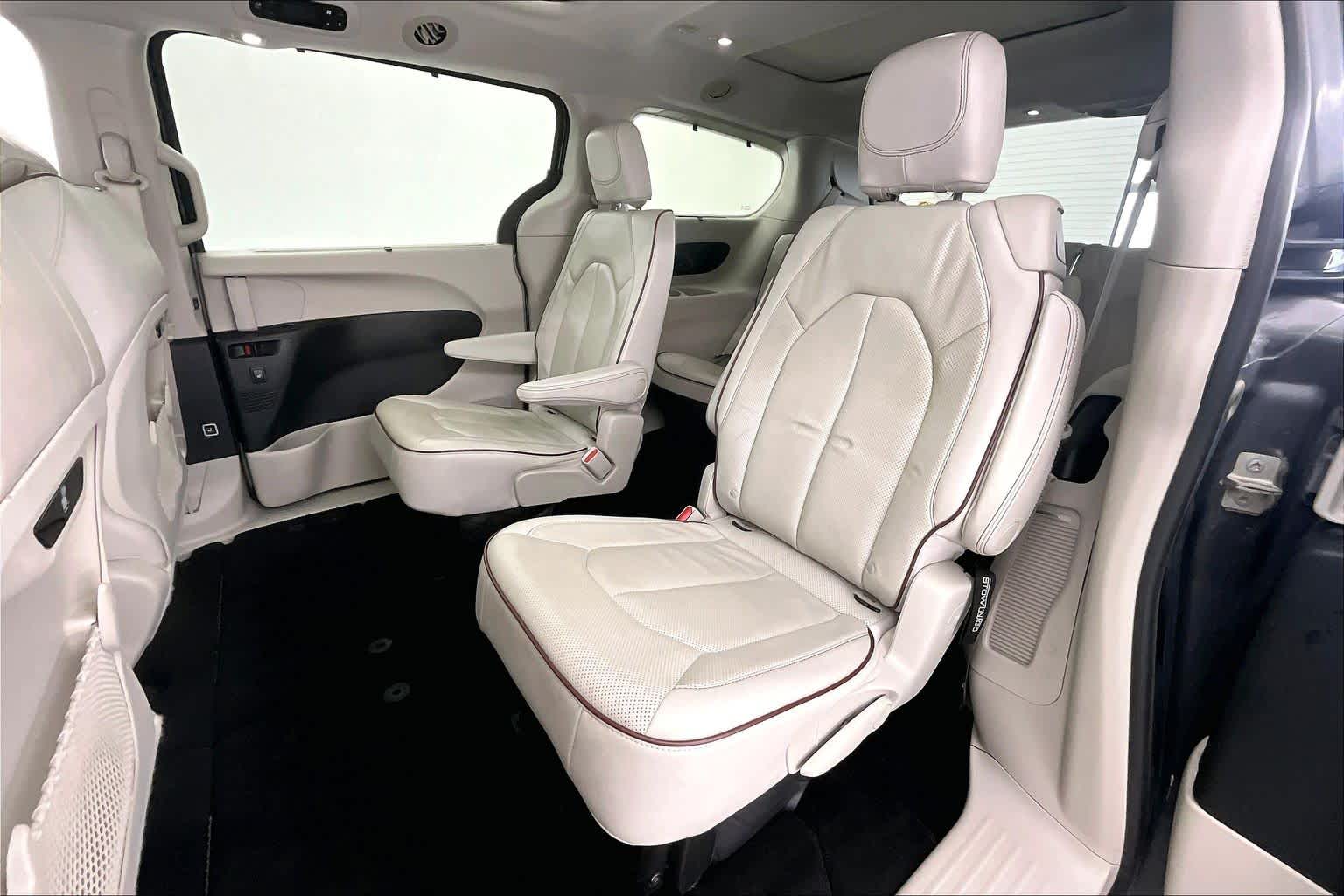 Thumbnail: 2018 Chrysler Pacifica - 13