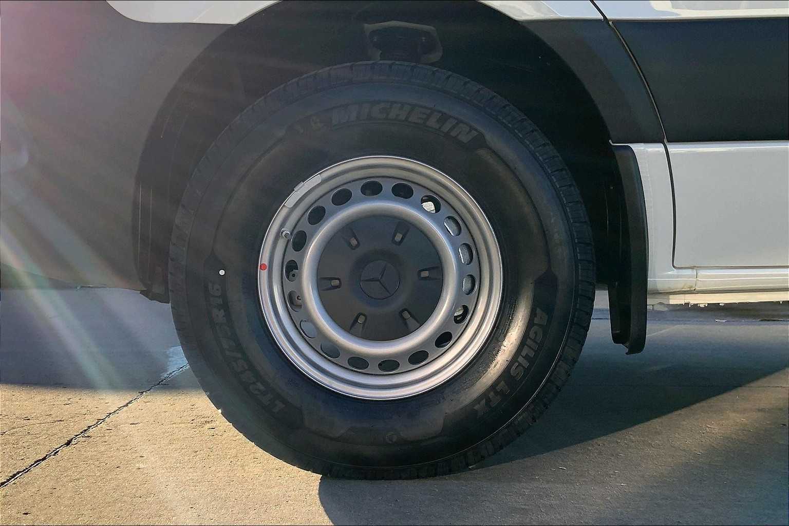 2025 Mercedes-Benz Sprinter 2500 8