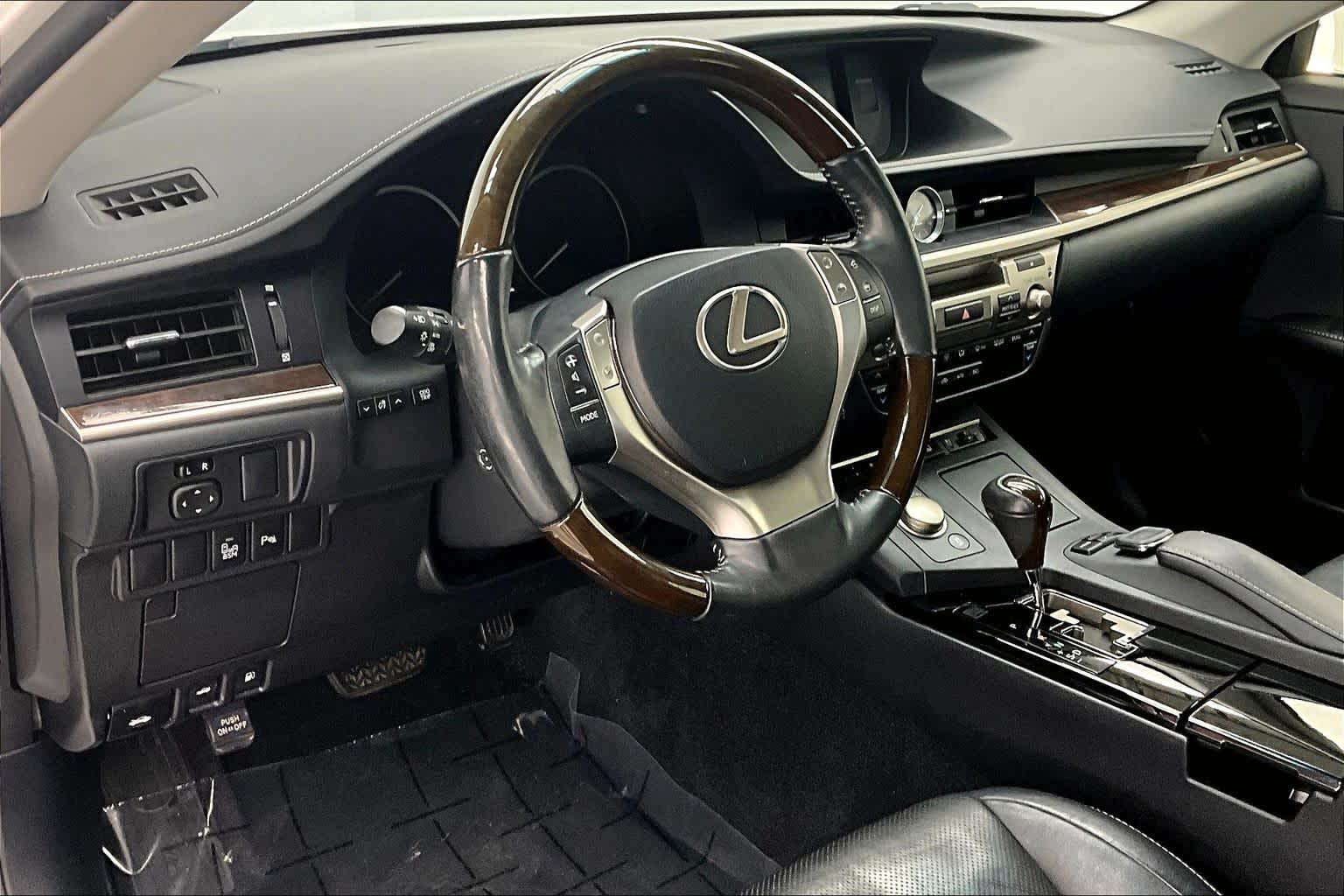Thumbnail: 2015 Lexus ES - 2
