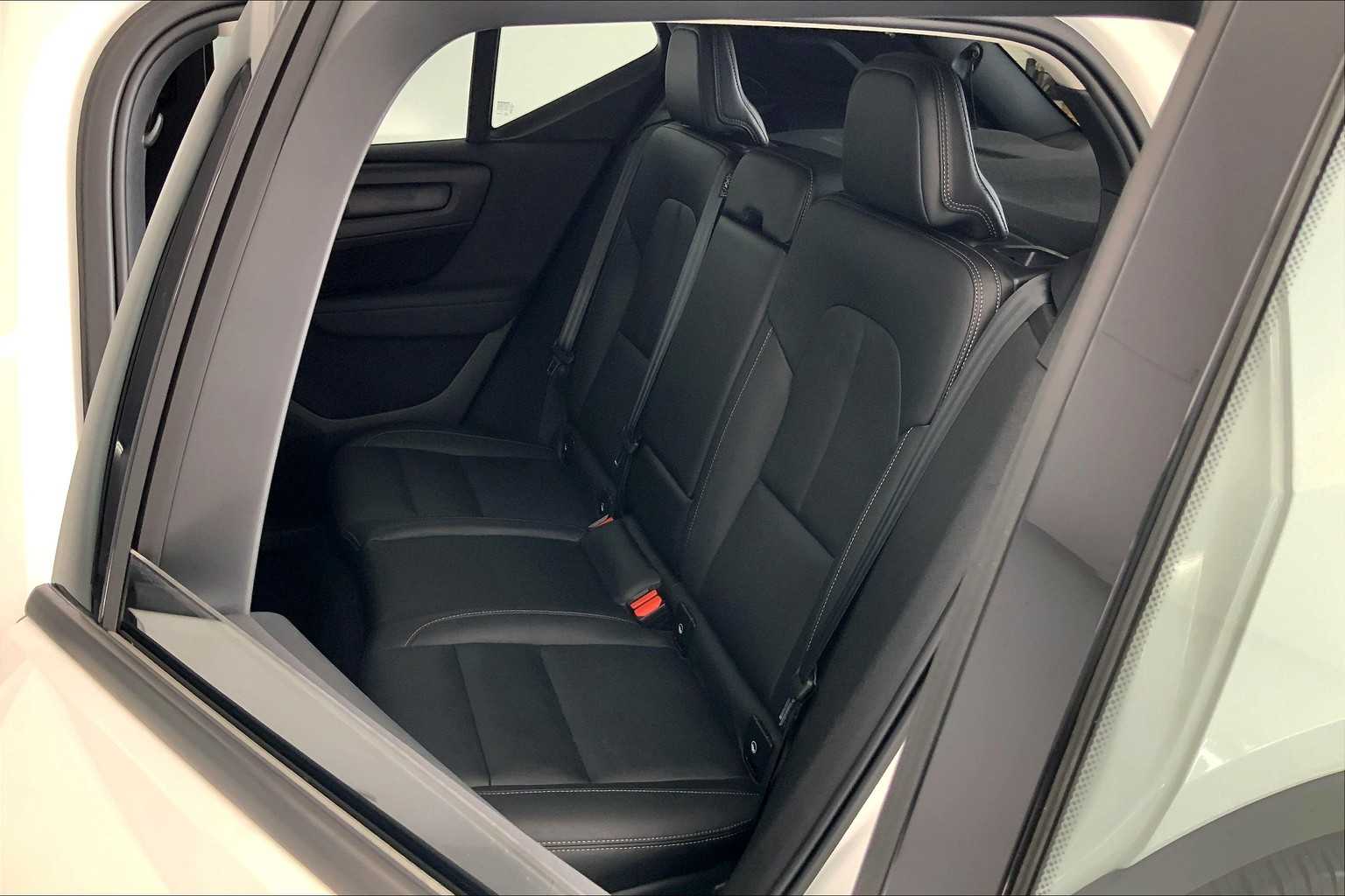 2021 Volvo XC40 T5 Momentum 13