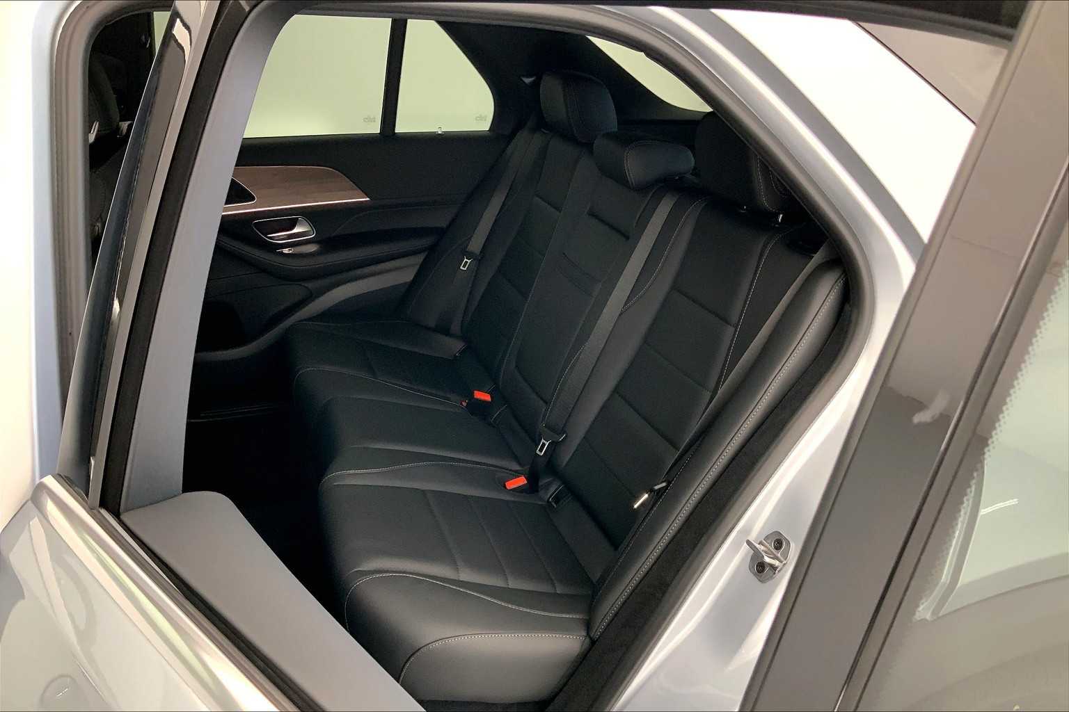 Thumbnail: 2025 Mercedes-Benz GLE - 13