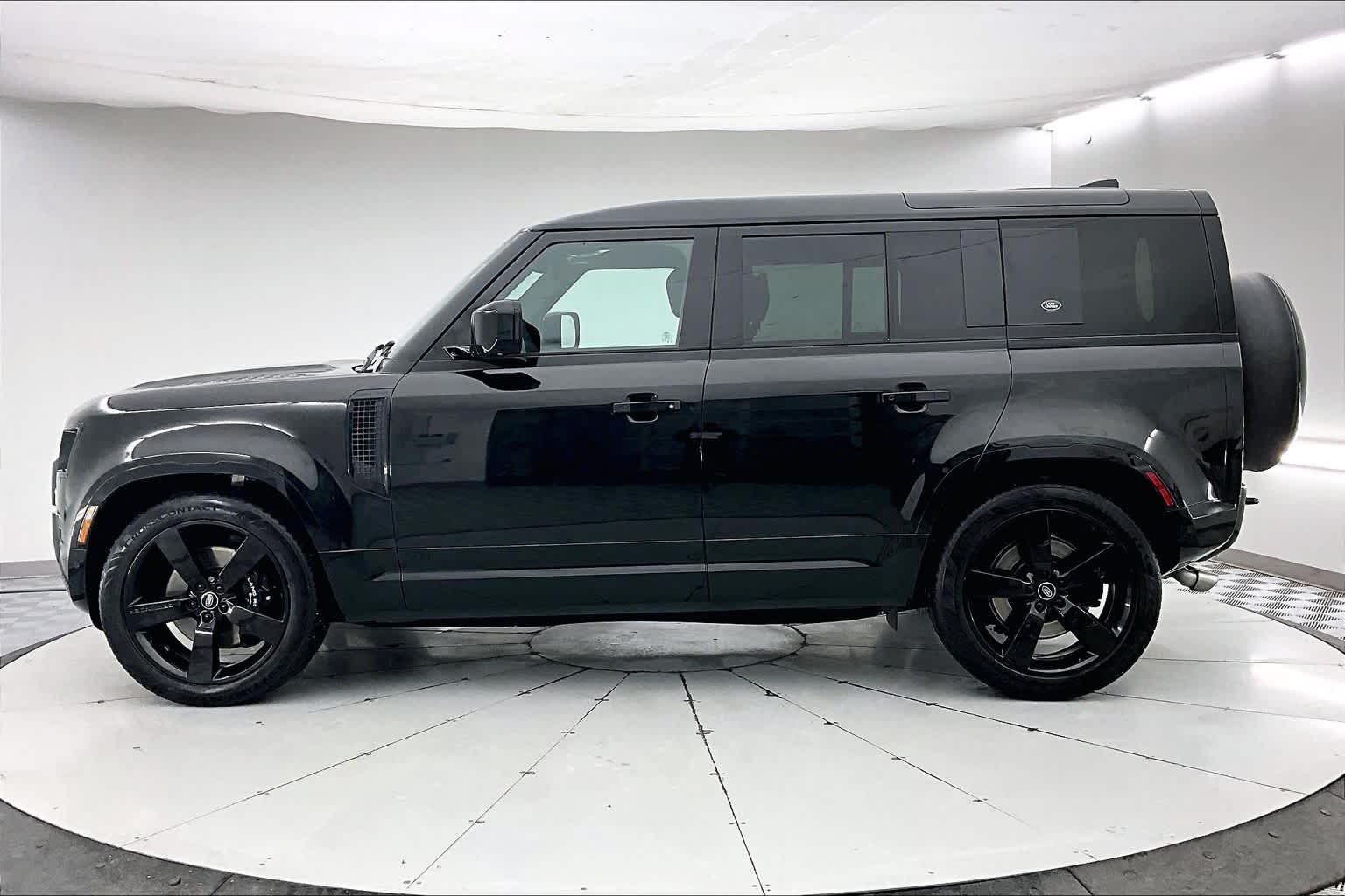 Thumbnail: 2024 Land Rover Defender - 3