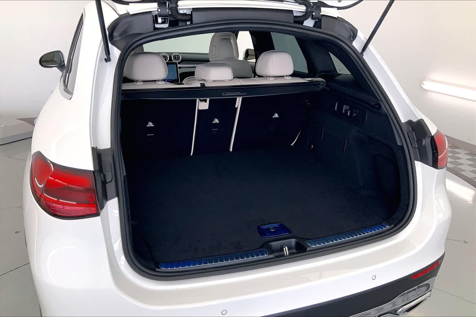 Thumbnail: 2025 Mercedes-Benz GLC - 19