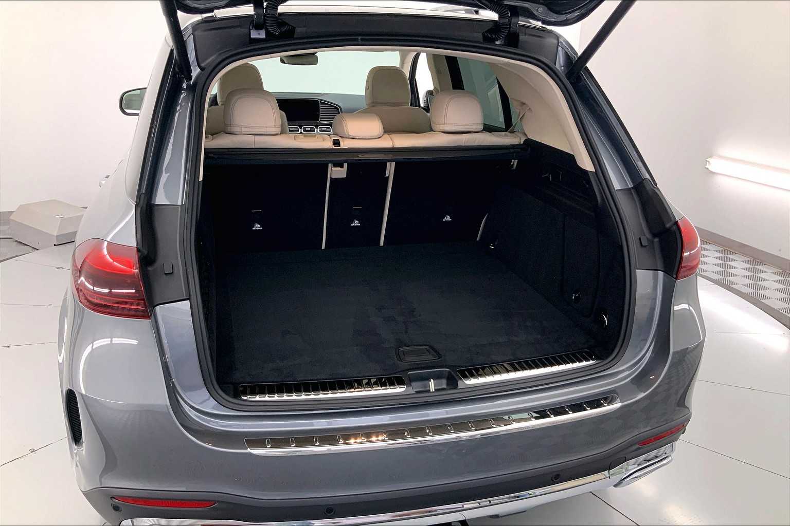 Thumbnail: 2026 Mercedes-Benz GLE - 19