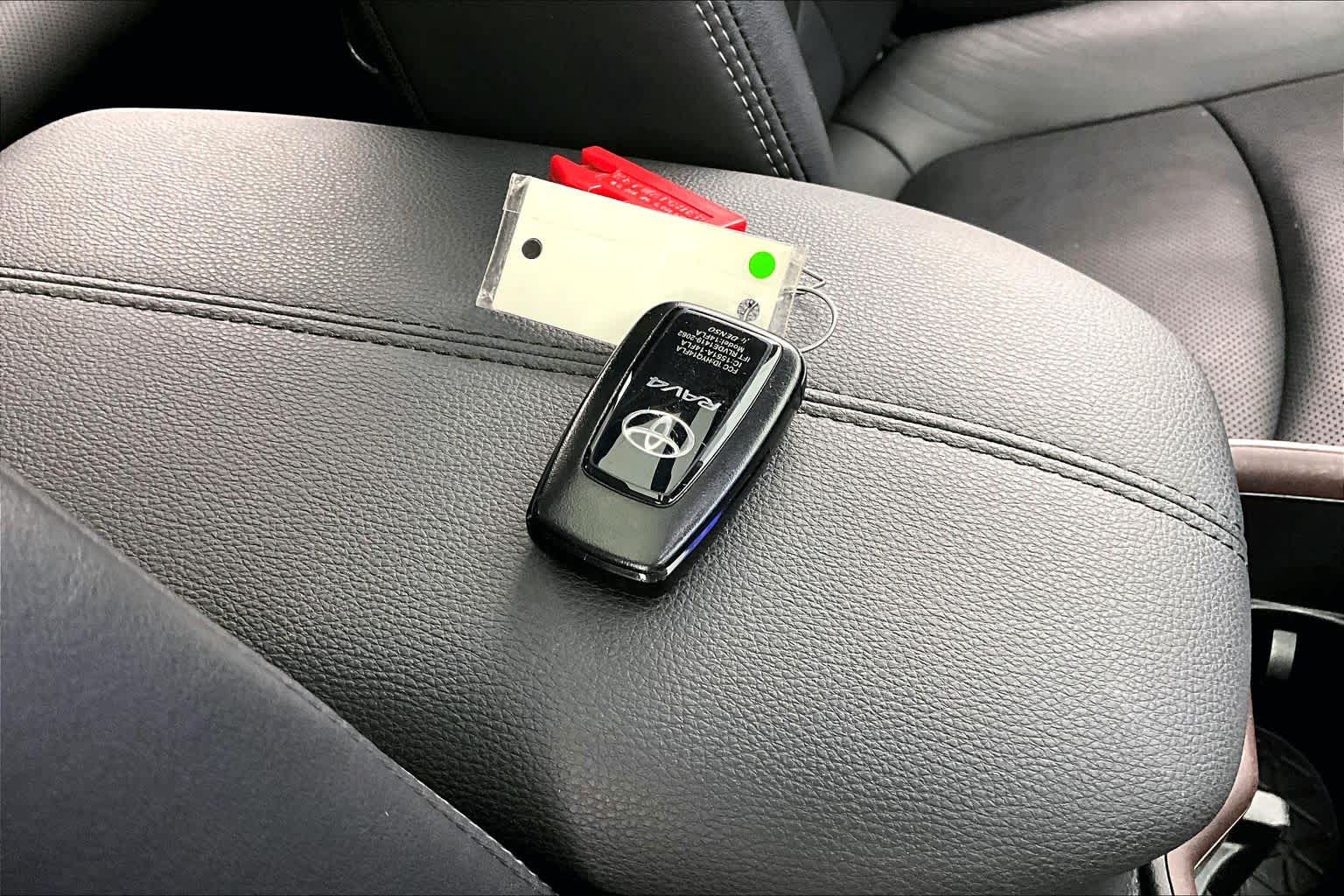 Thumbnail: 2023 Toyota RAV4 - 20