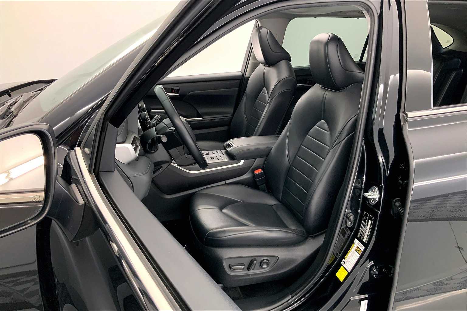 Thumbnail: 2021 Toyota Highlander - 11