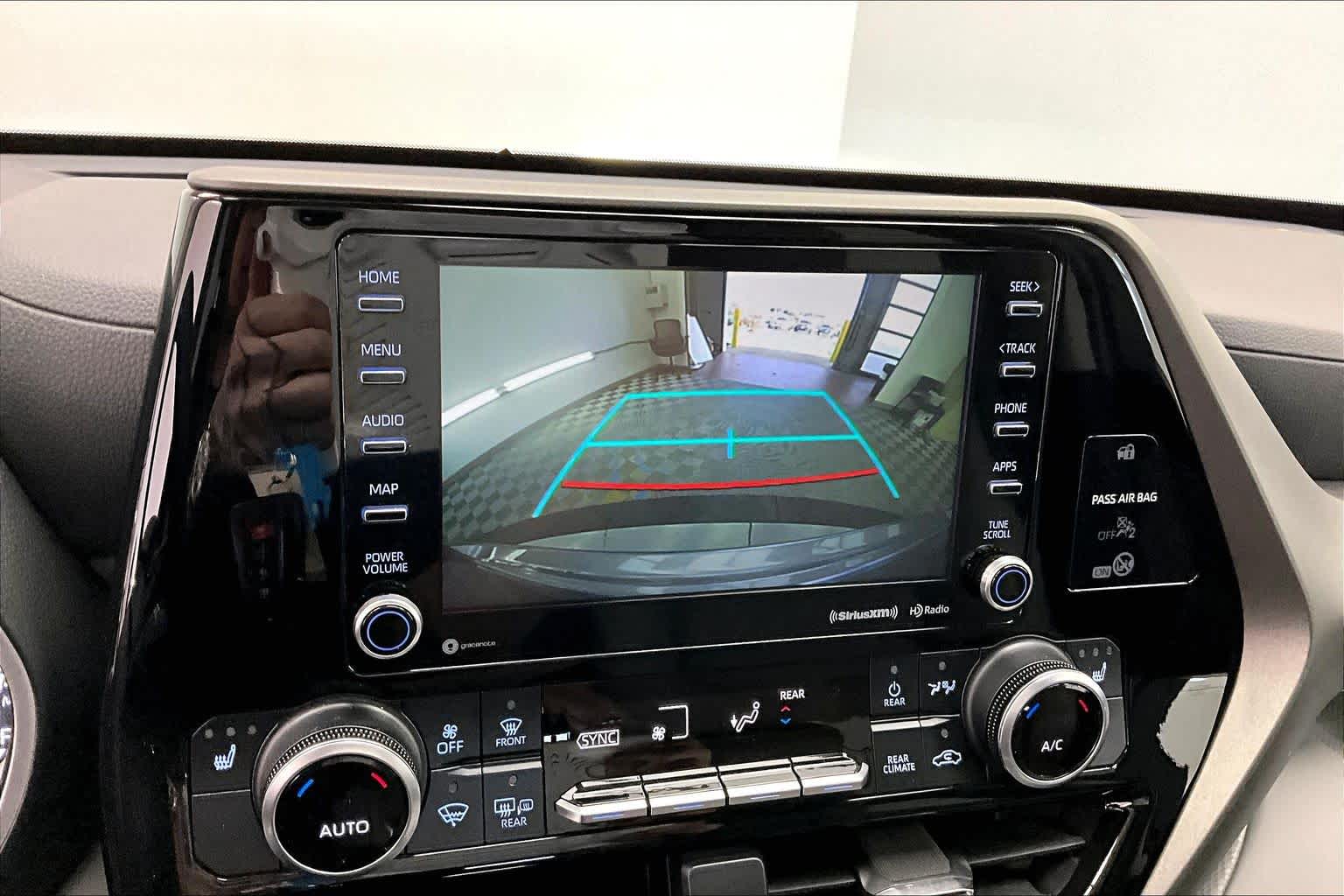 Thumbnail: 2021 Toyota Highlander - 21