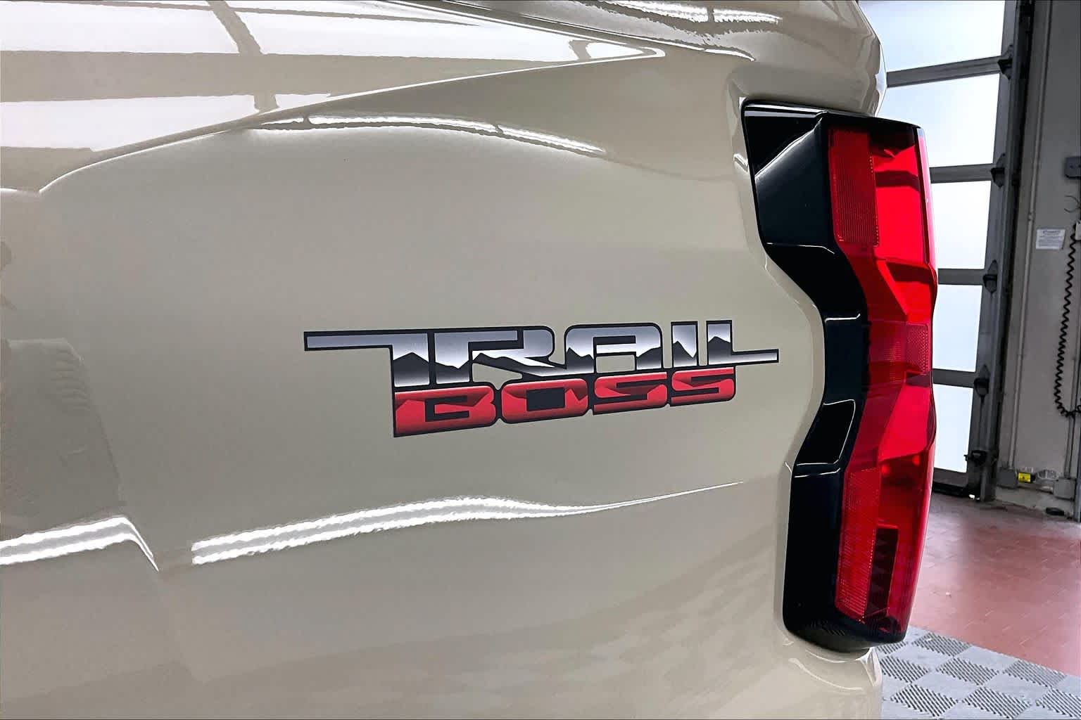 Thumbnail: 2023 Chevrolet Colorado - 7