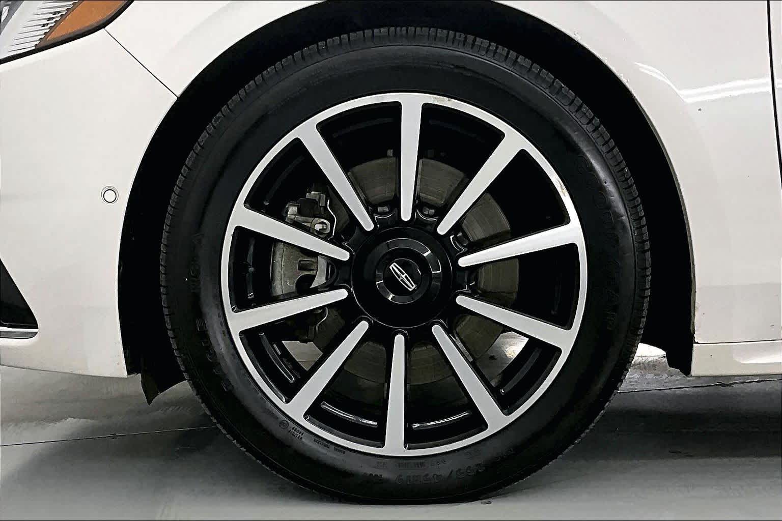 Thumbnail: 2017 Lincoln Continental - 8