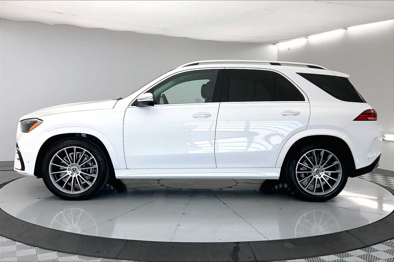 Thumbnail: 2026 Mercedes-Benz GLE - 3