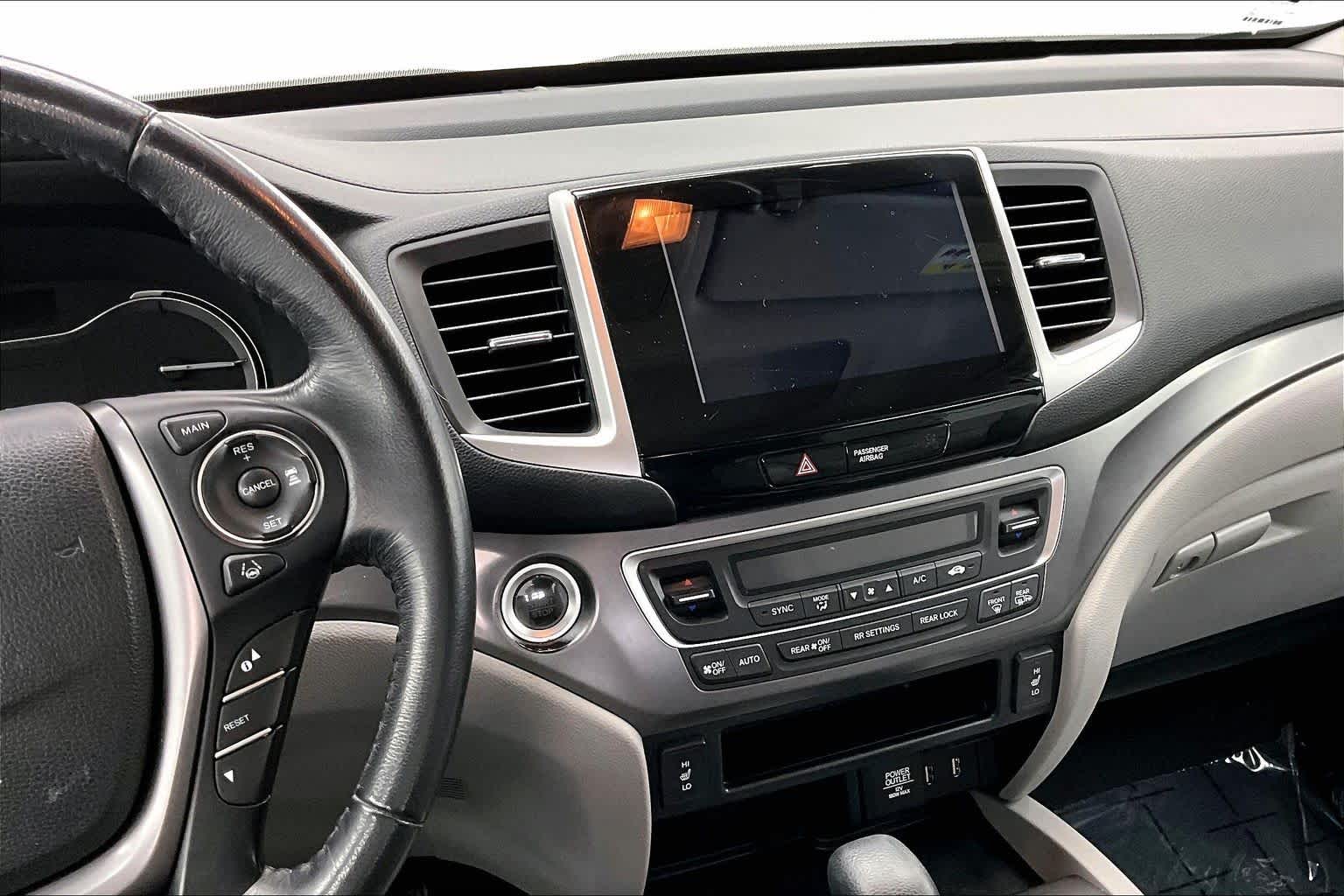 Thumbnail: 2018 Honda Pilot - 16