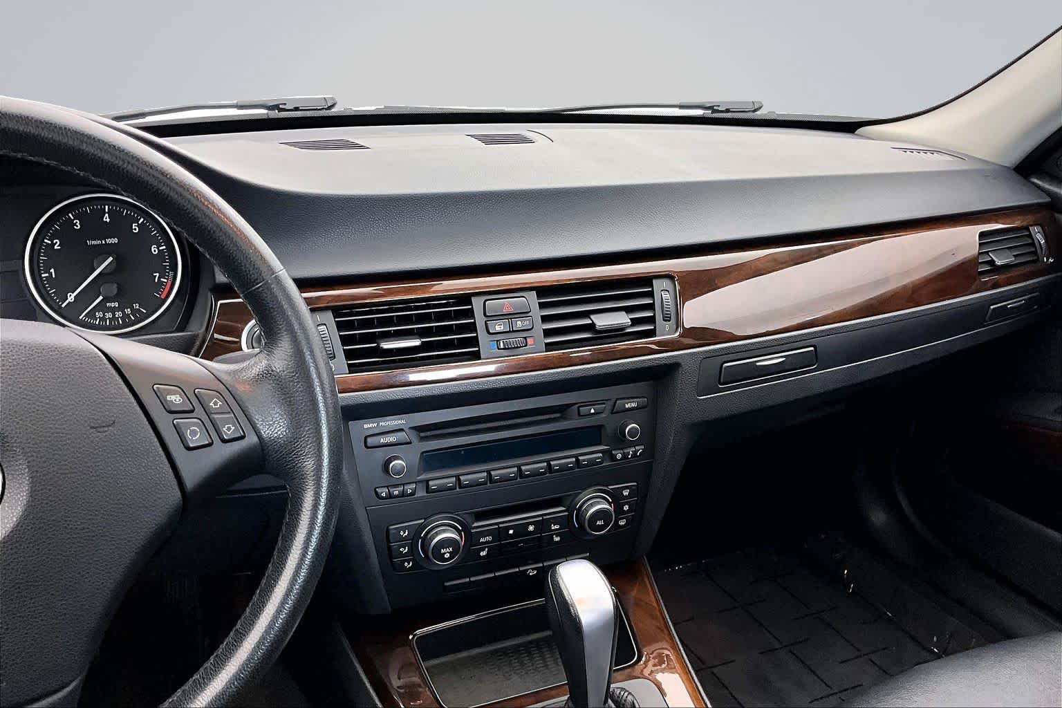 Thumbnail: 2011 BMW 3 Series - 16