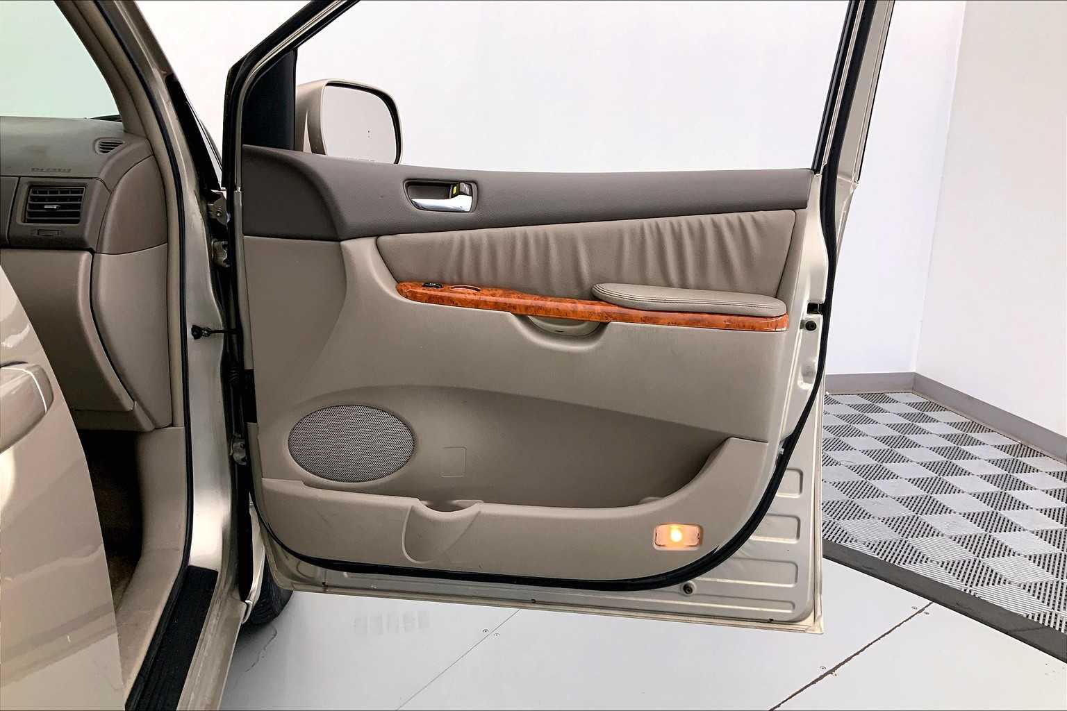 Thumbnail: 2006 Toyota Sienna - 22
