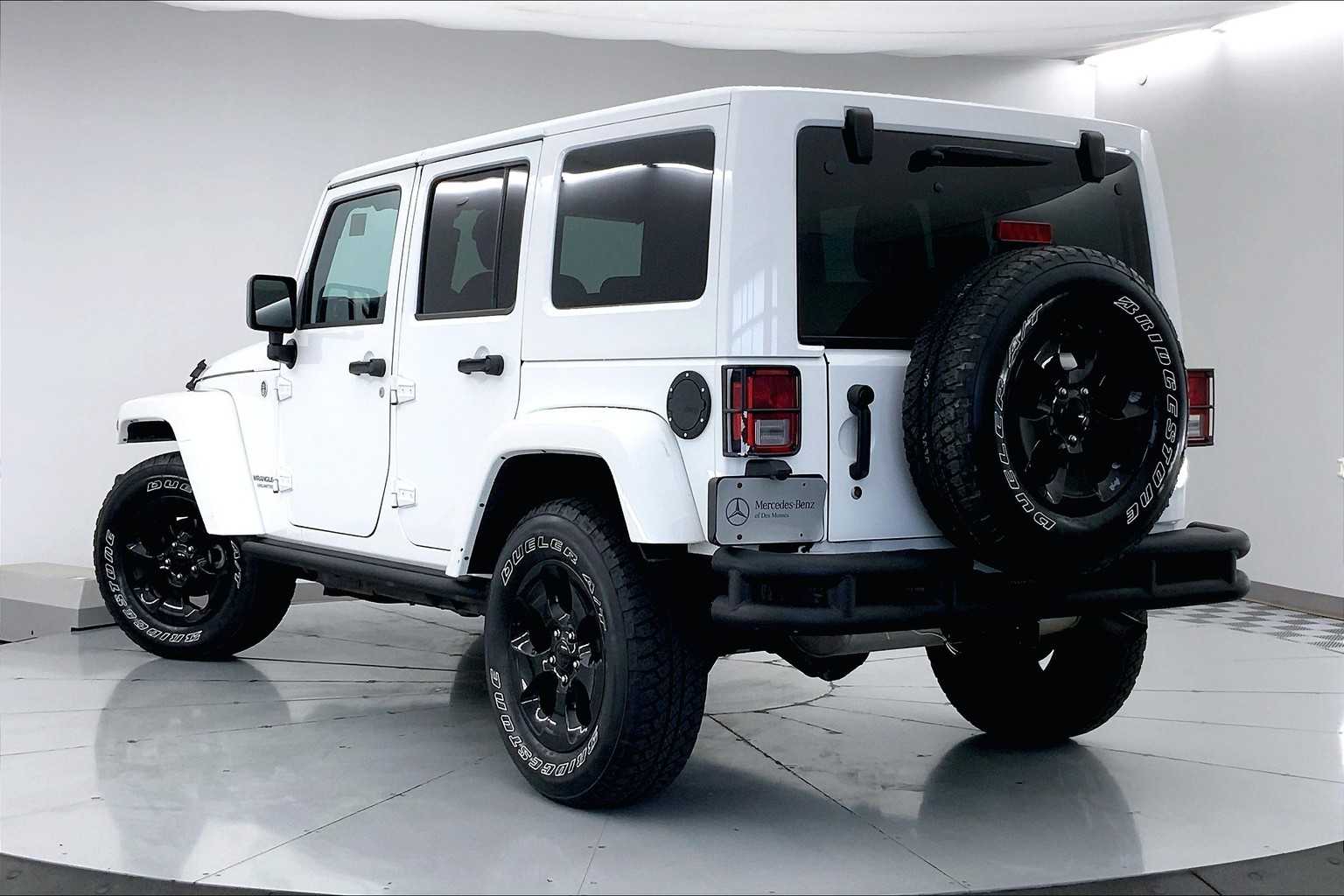2015 Jeep Wrangler Unlimited Sahara 3