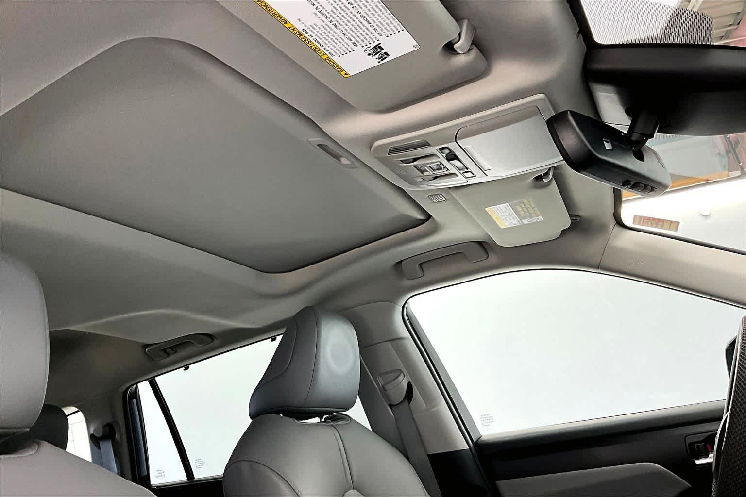 Thumbnail: 2021 Toyota Highlander - 22