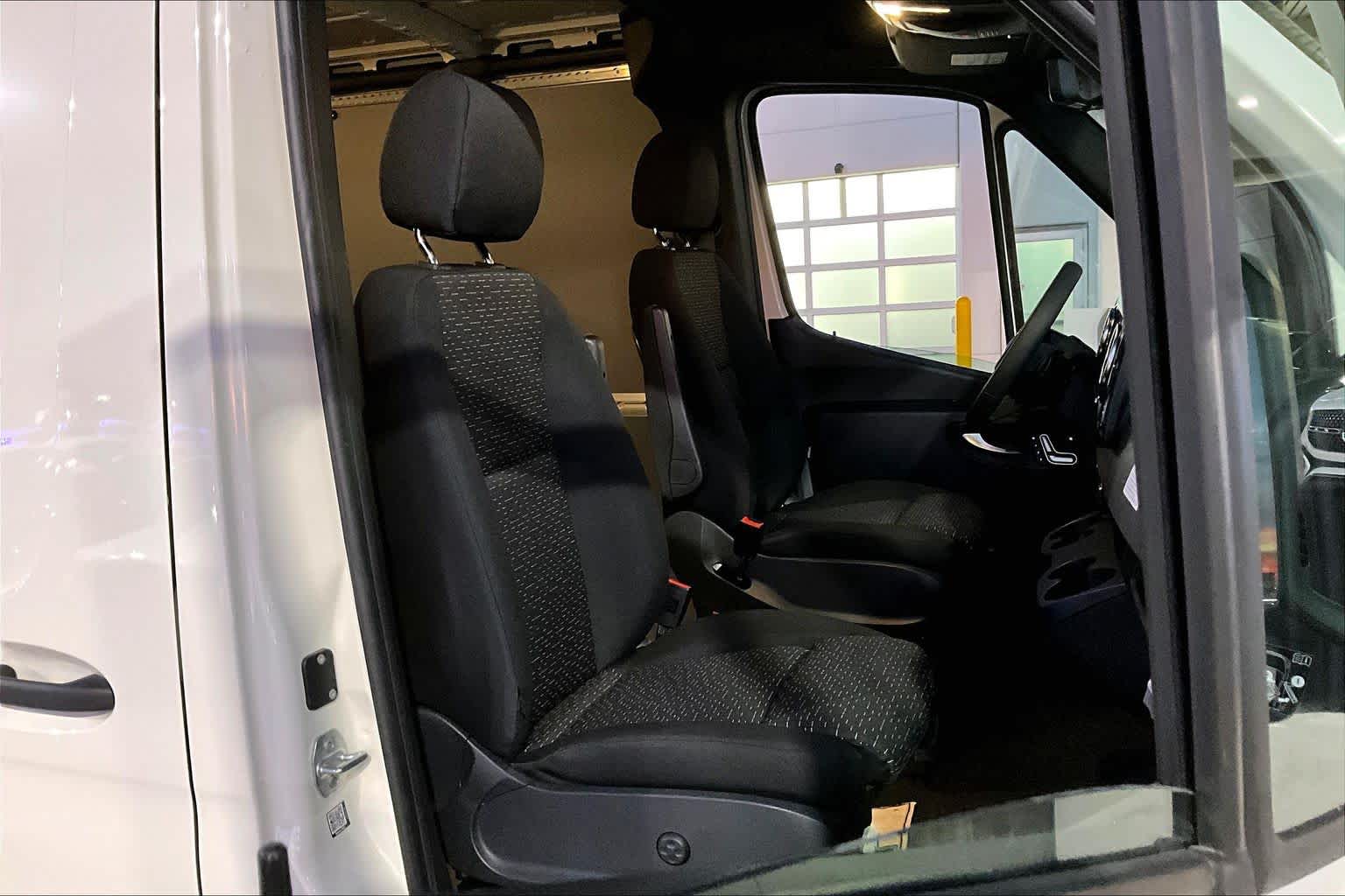 Thumbnail: 2025 Mercedes-Benz Sprinter - 13