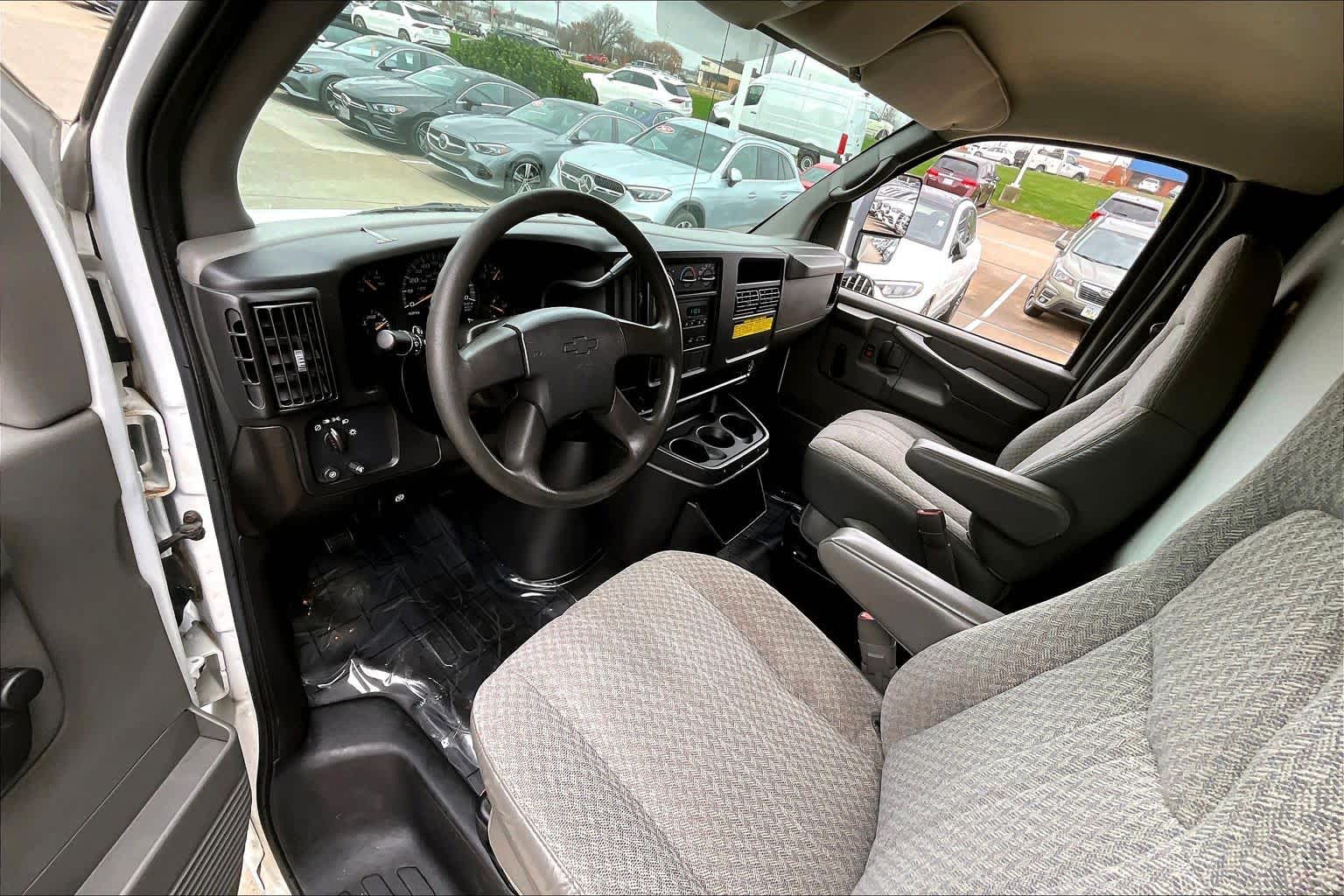 Thumbnail: 2007 Chevrolet Express - 9