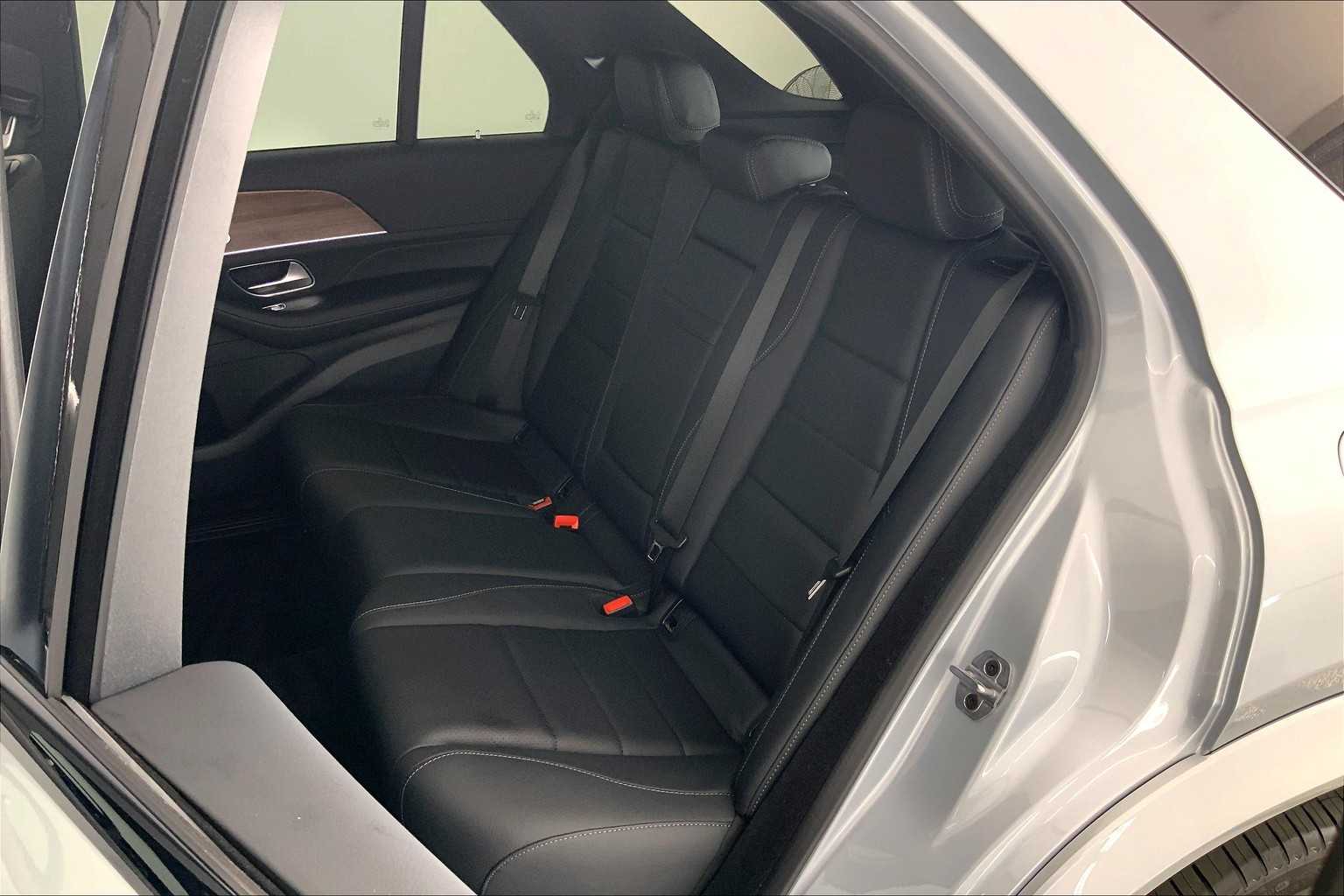 Thumbnail: 2025 Mercedes-Benz GLE - 13