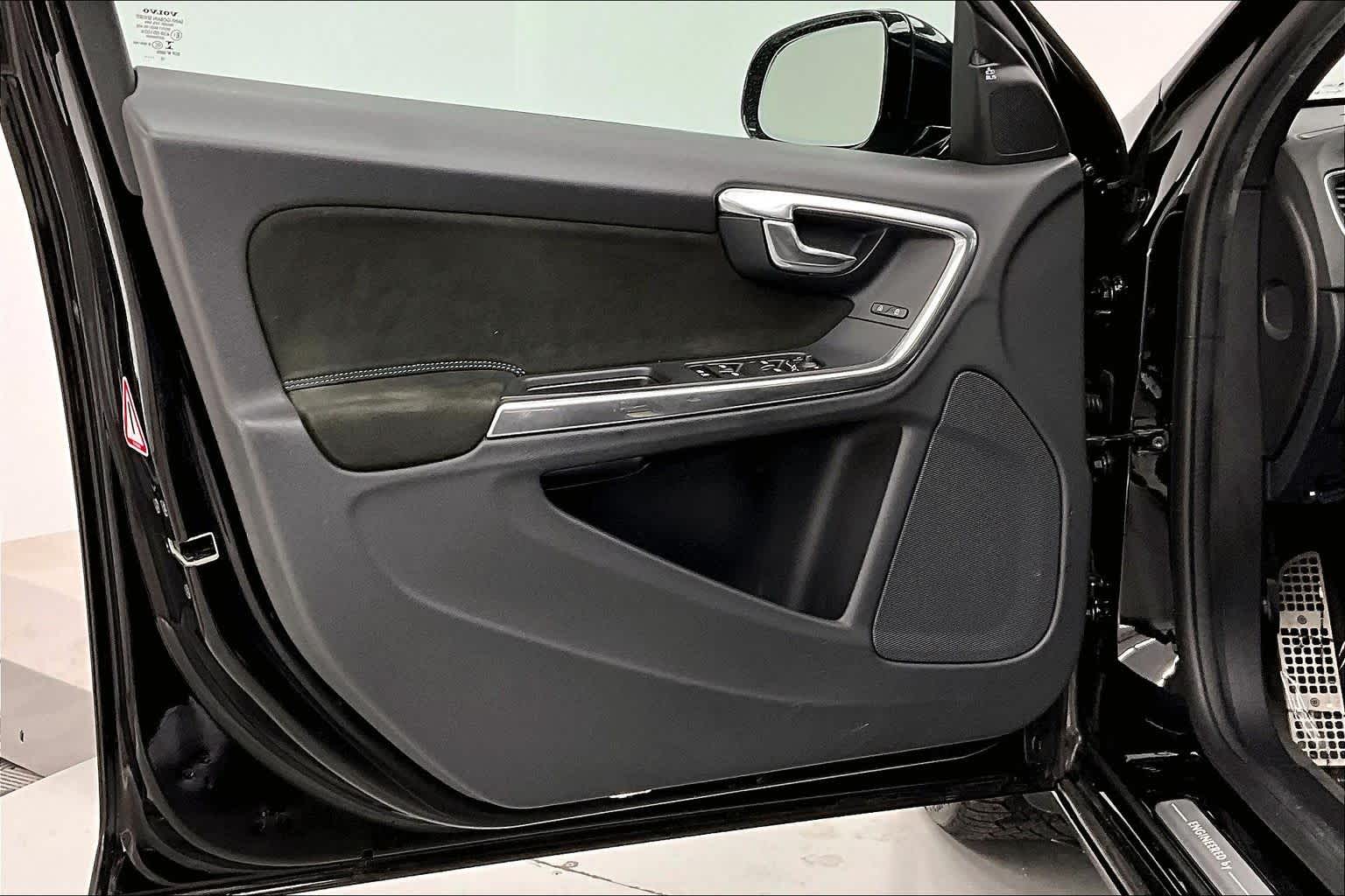 Thumbnail: 2017 Volvo V60 - 23