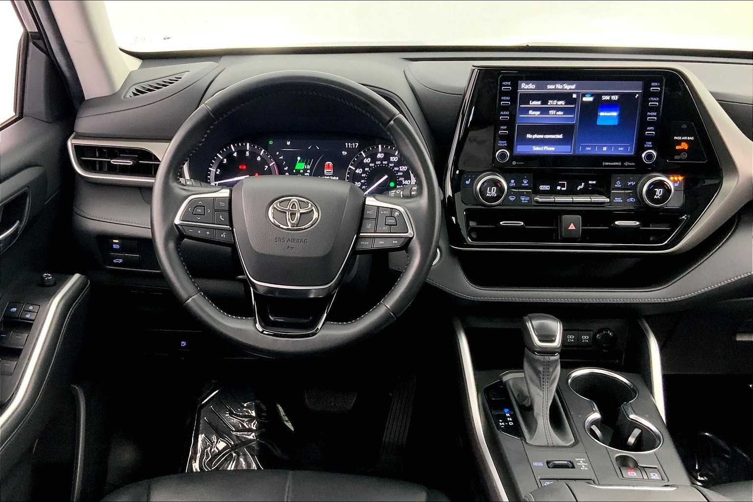 Thumbnail: 2021 Toyota Highlander - 15