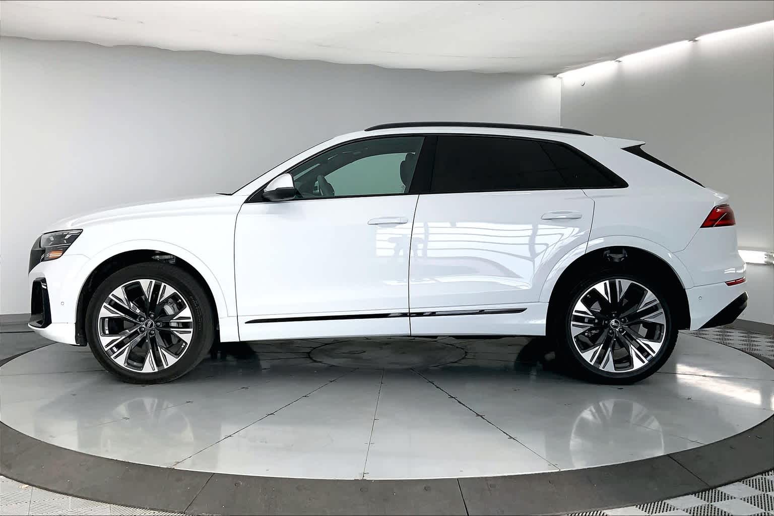 Thumbnail: 2024 Audi Q8 - 3