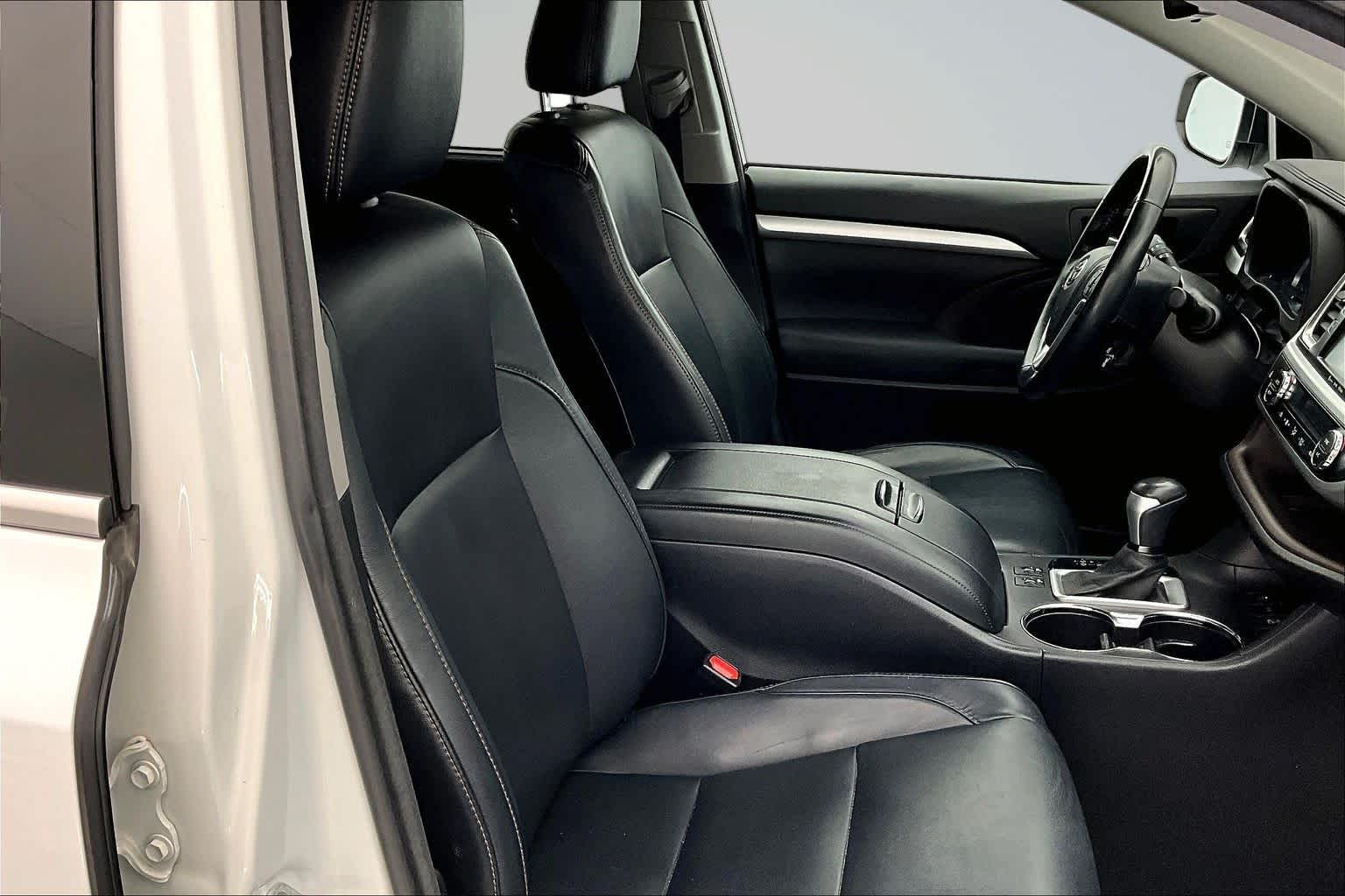 Thumbnail: 2017 Toyota Highlander - 14