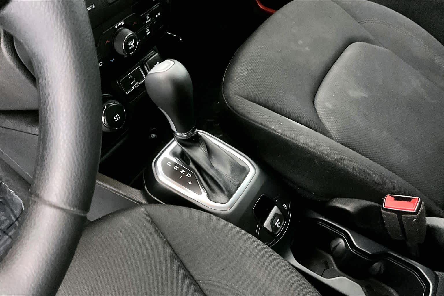 Thumbnail: 2018 Jeep Renegade - 17